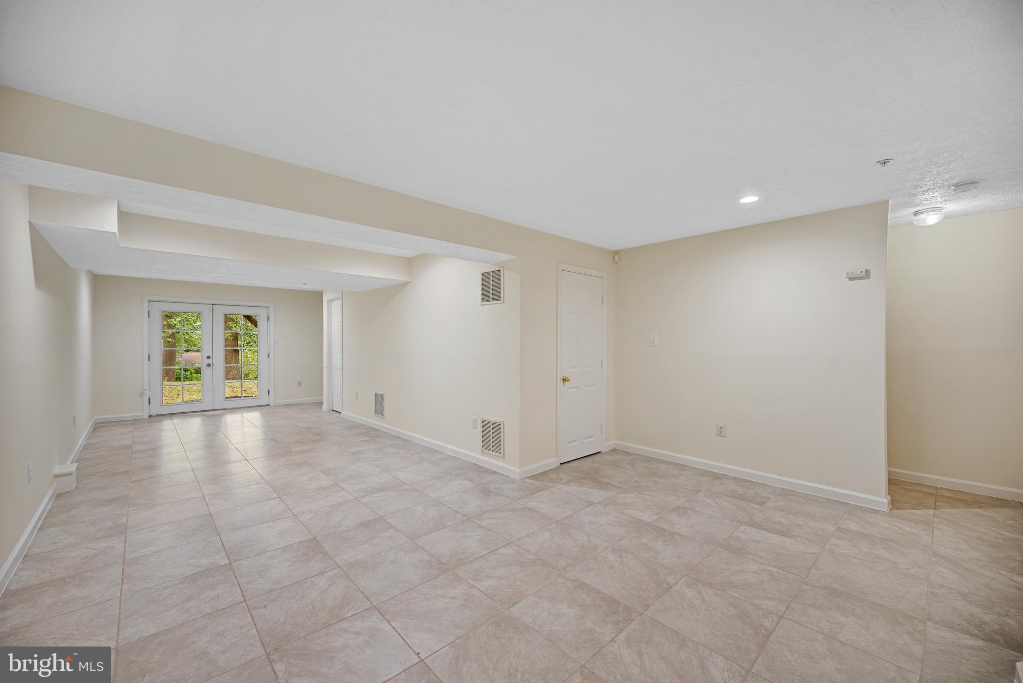 8407 HILLVIEW