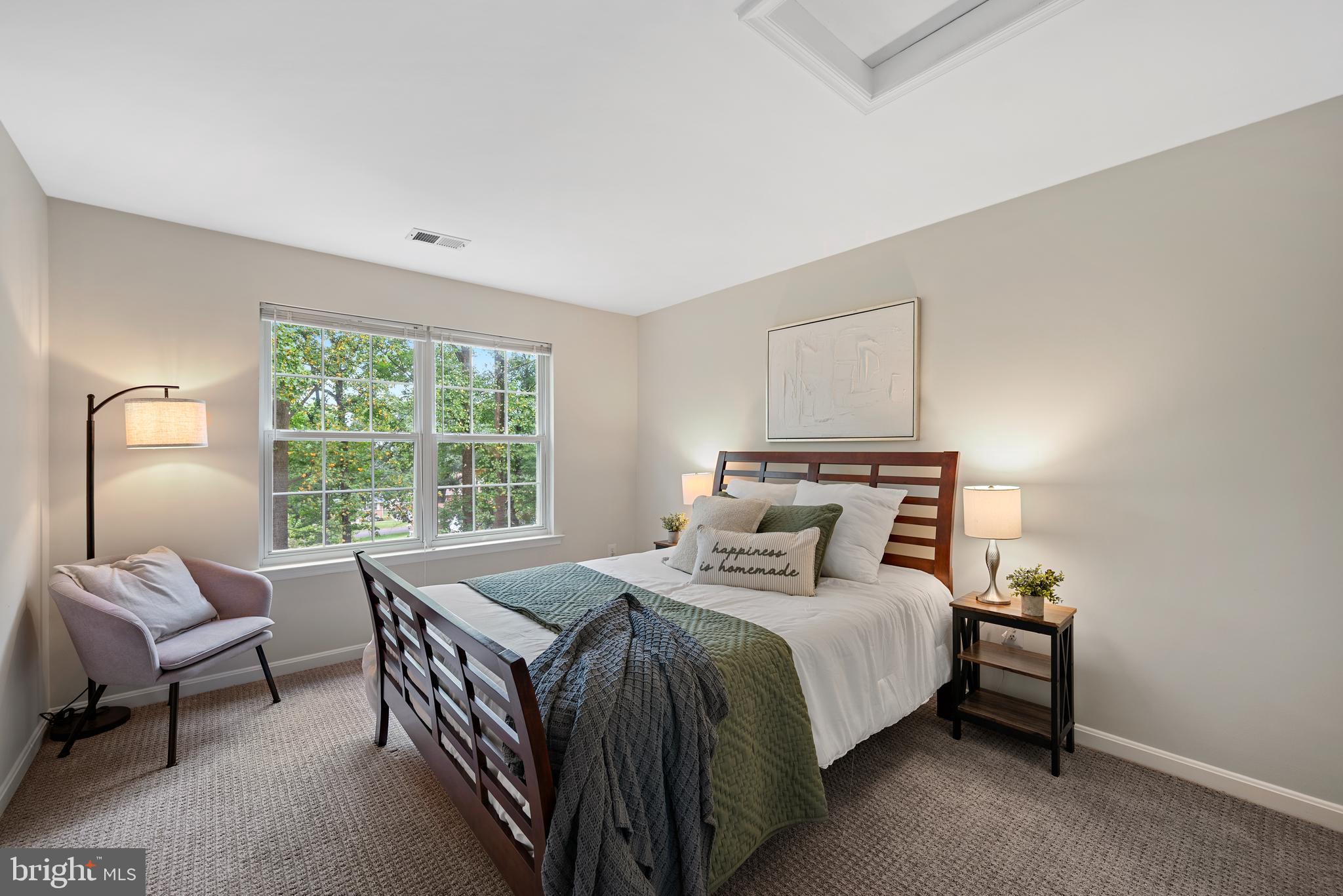 8407 HILLVIEW