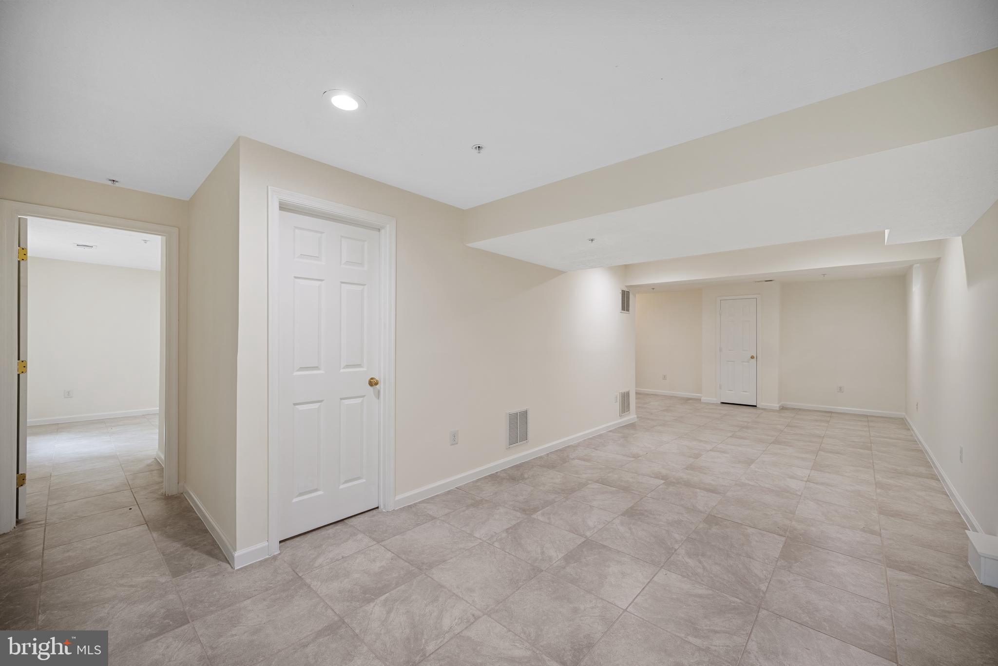 8407 HILLVIEW