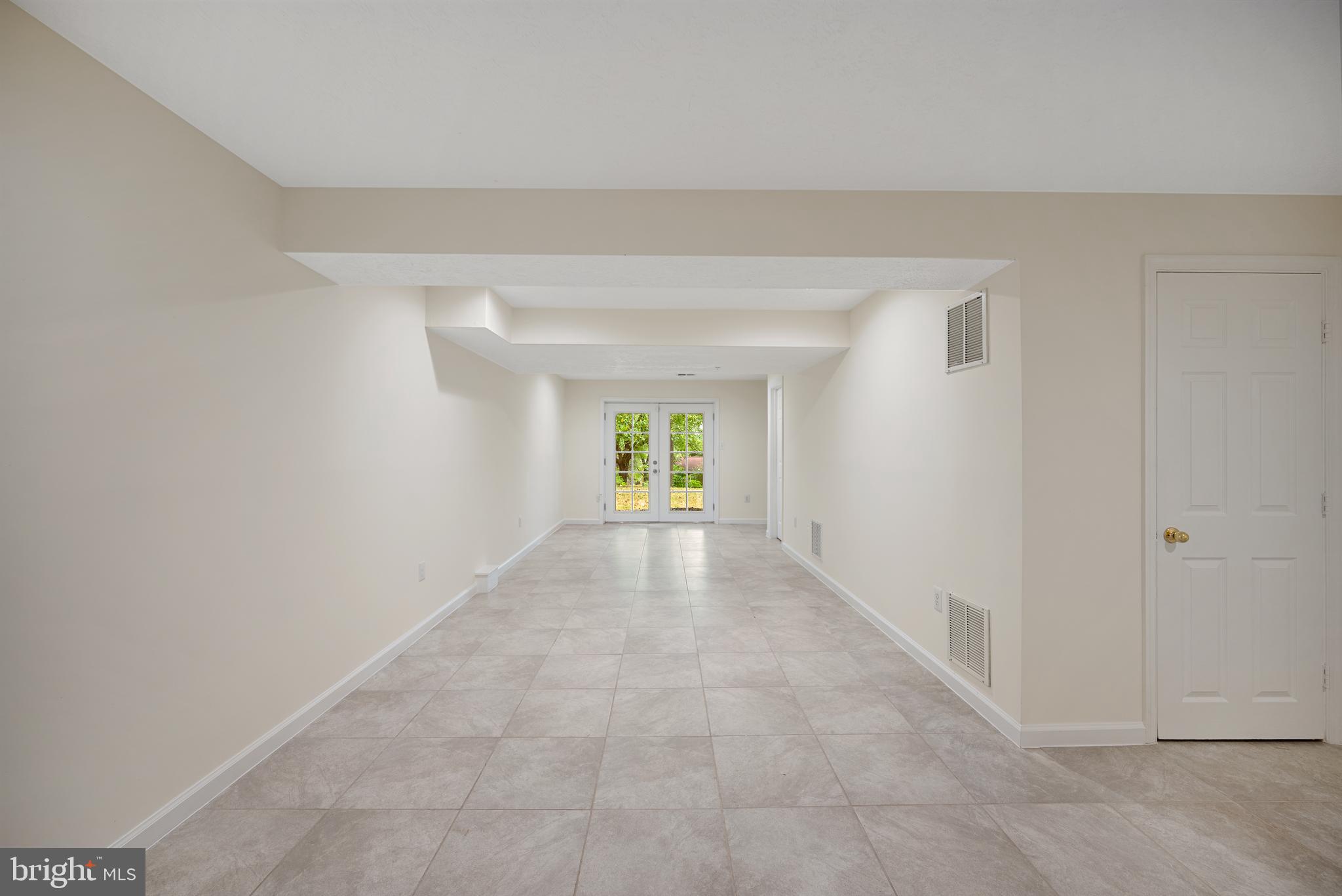 8407 HILLVIEW