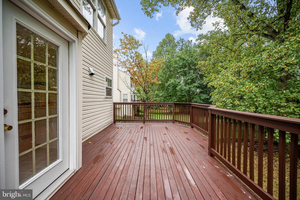 8407 HILLVIEW