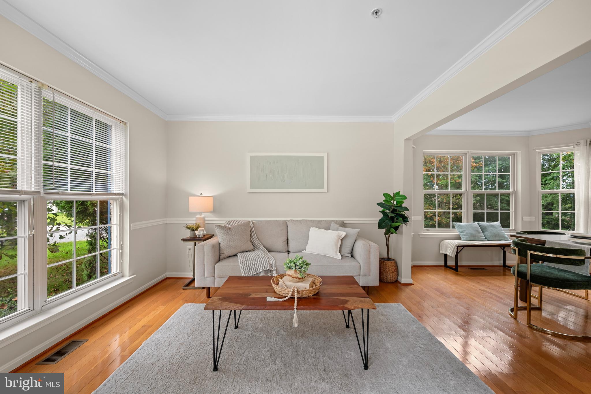 8407 HILLVIEW