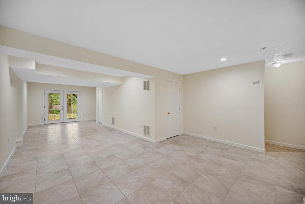 8407 HILLVIEW
