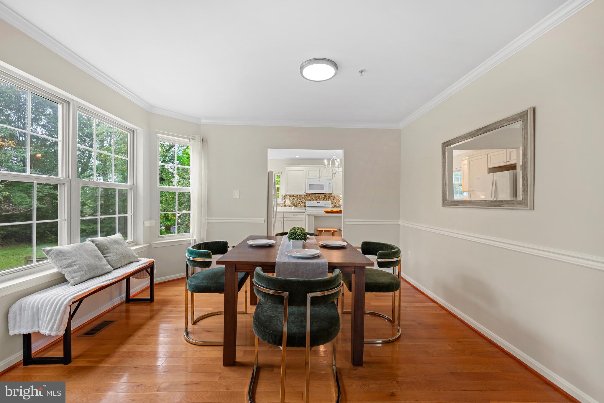 8407 HILLVIEW