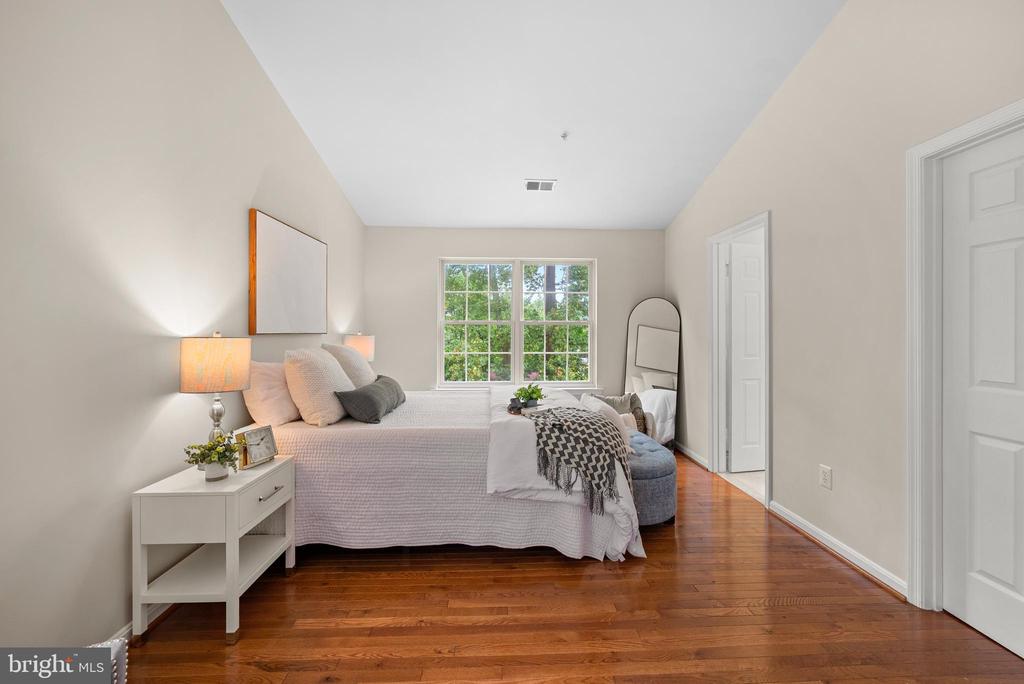 8407 HILLVIEW