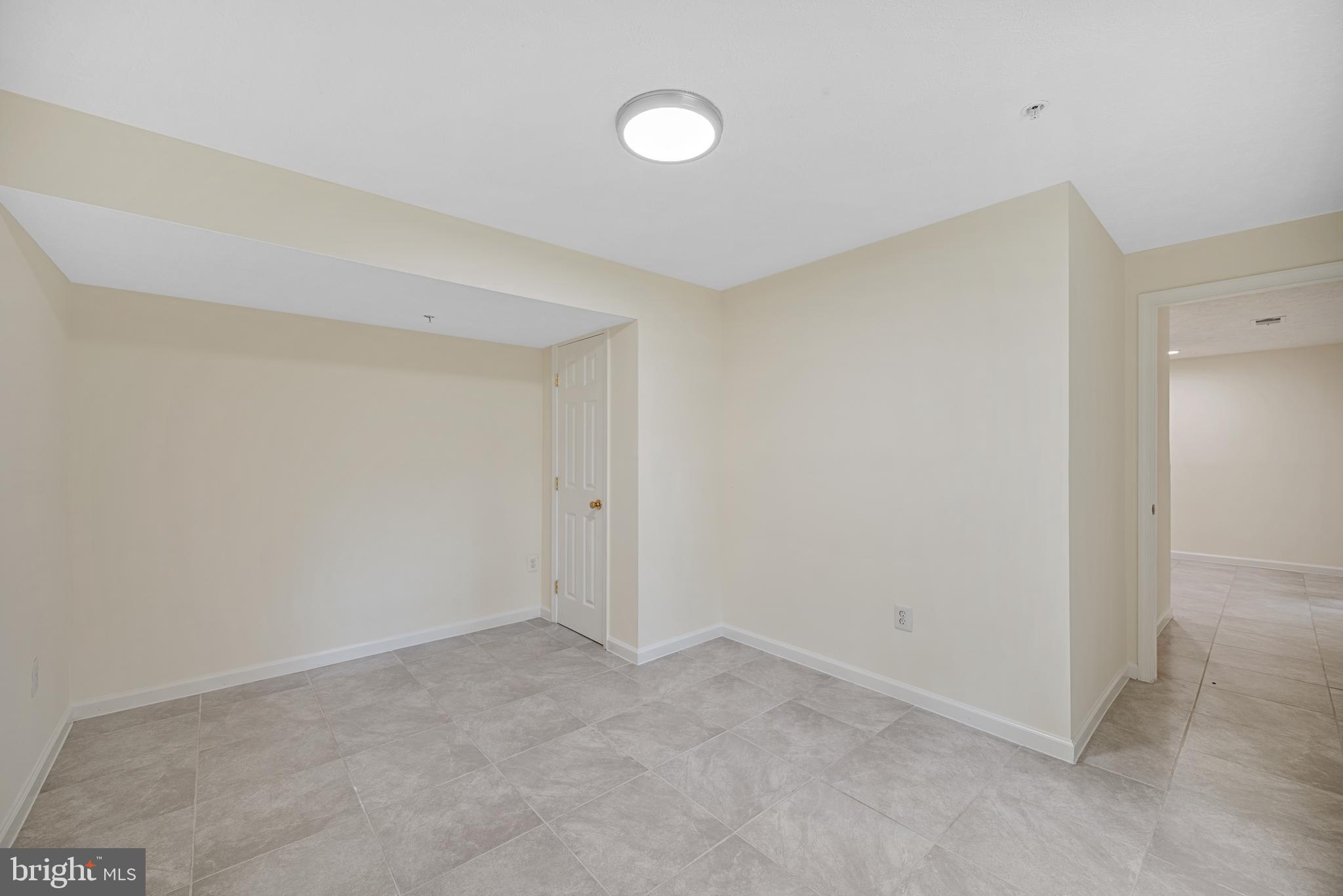 8407 HILLVIEW
