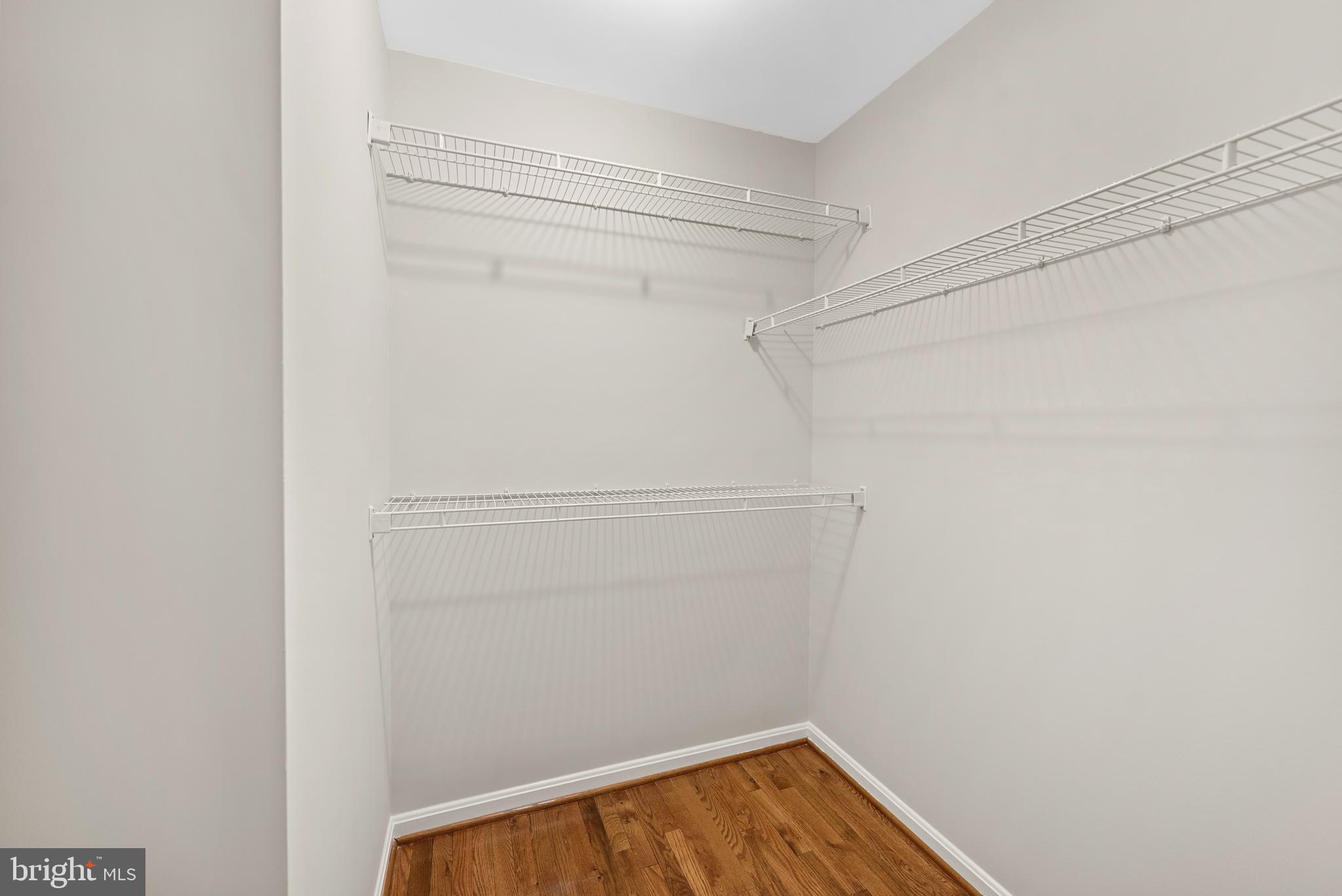8407 HILLVIEW