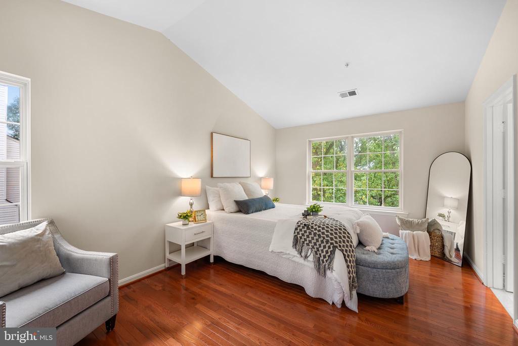 8407 HILLVIEW