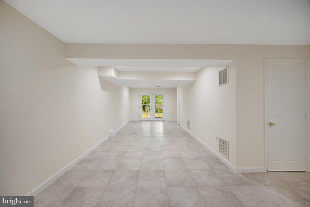 8407 HILLVIEW