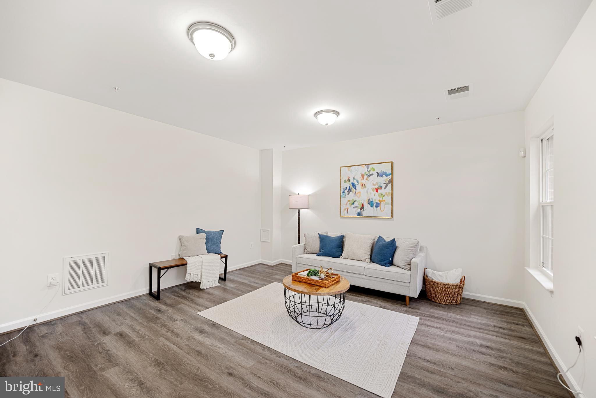 2703 LUCAS RUN WAY