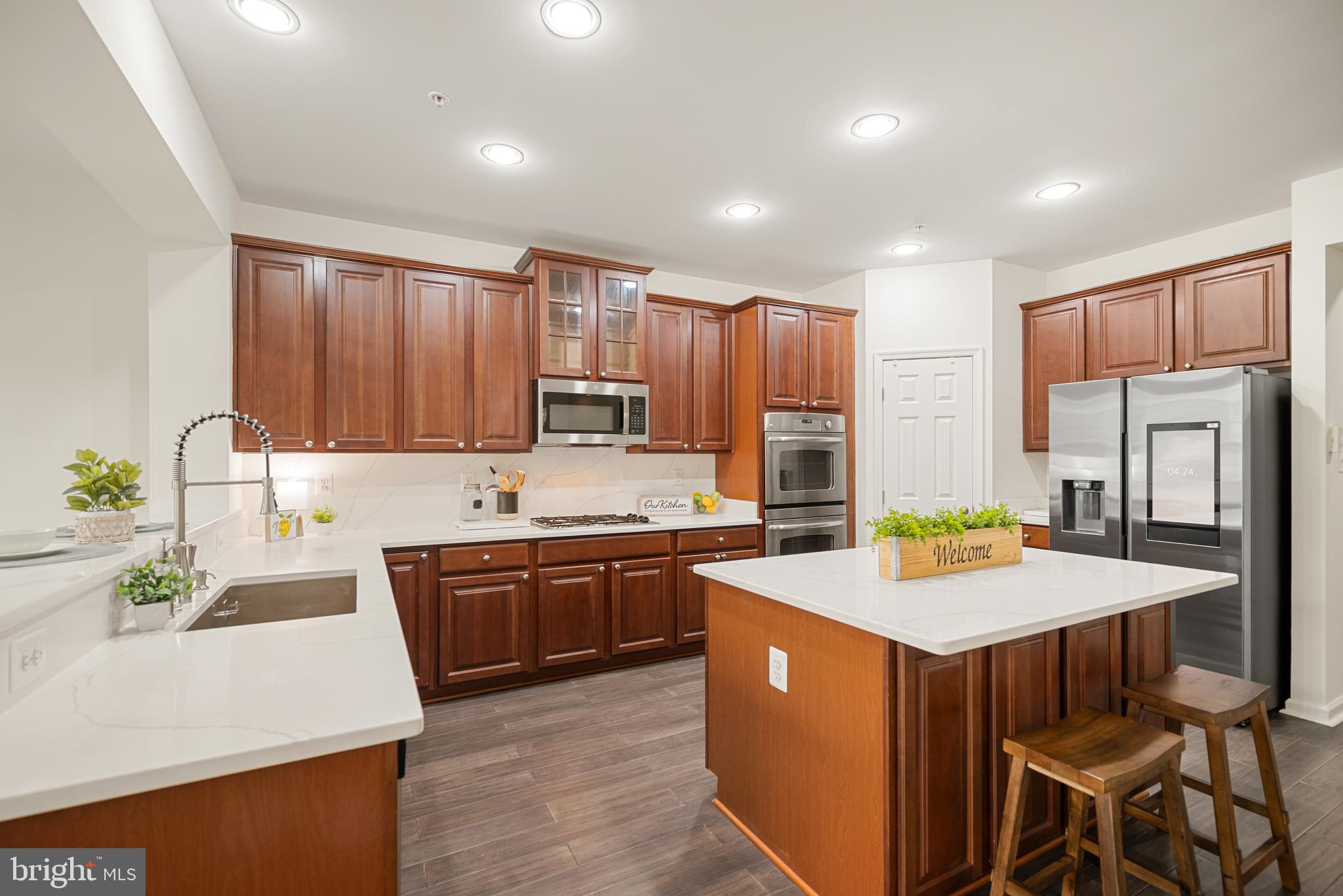 2703 LUCAS RUN WAY