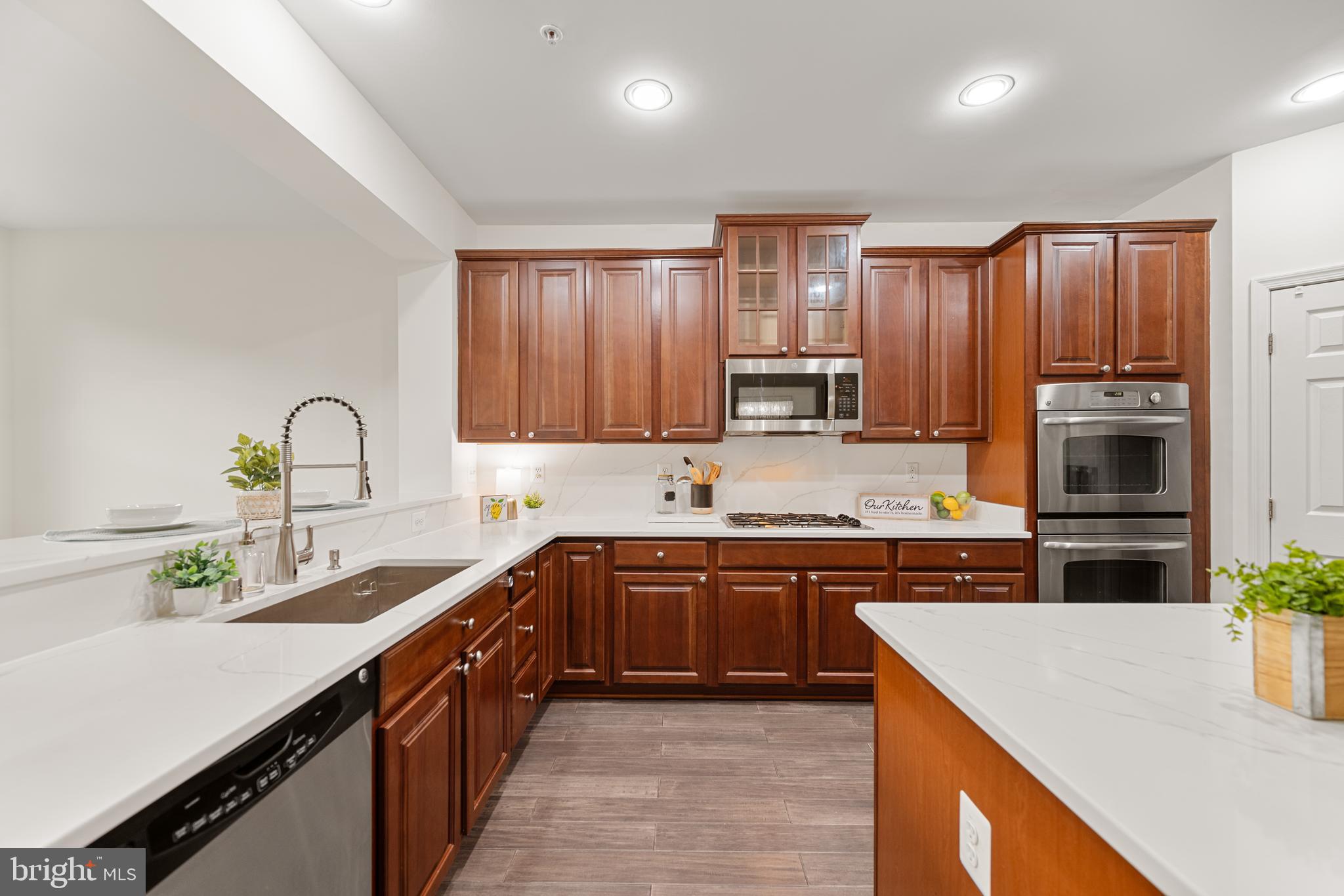 2703 LUCAS RUN WAY