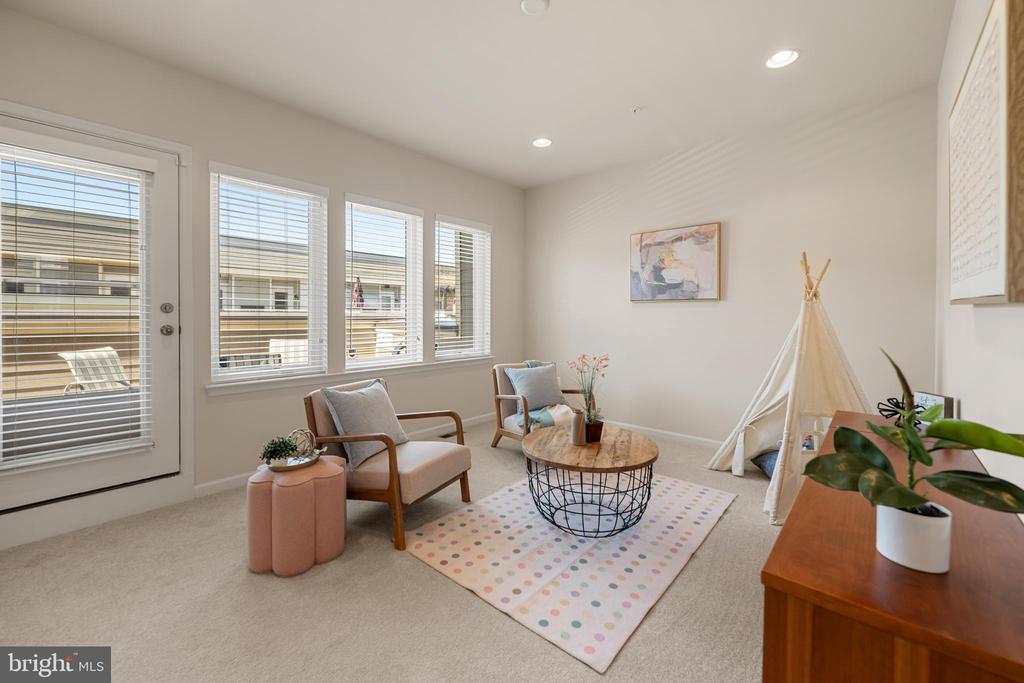 507 SILVER CLIPPER LANE