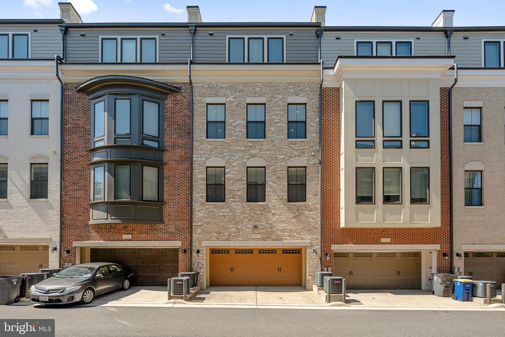 507 SILVER CLIPPER LANE
