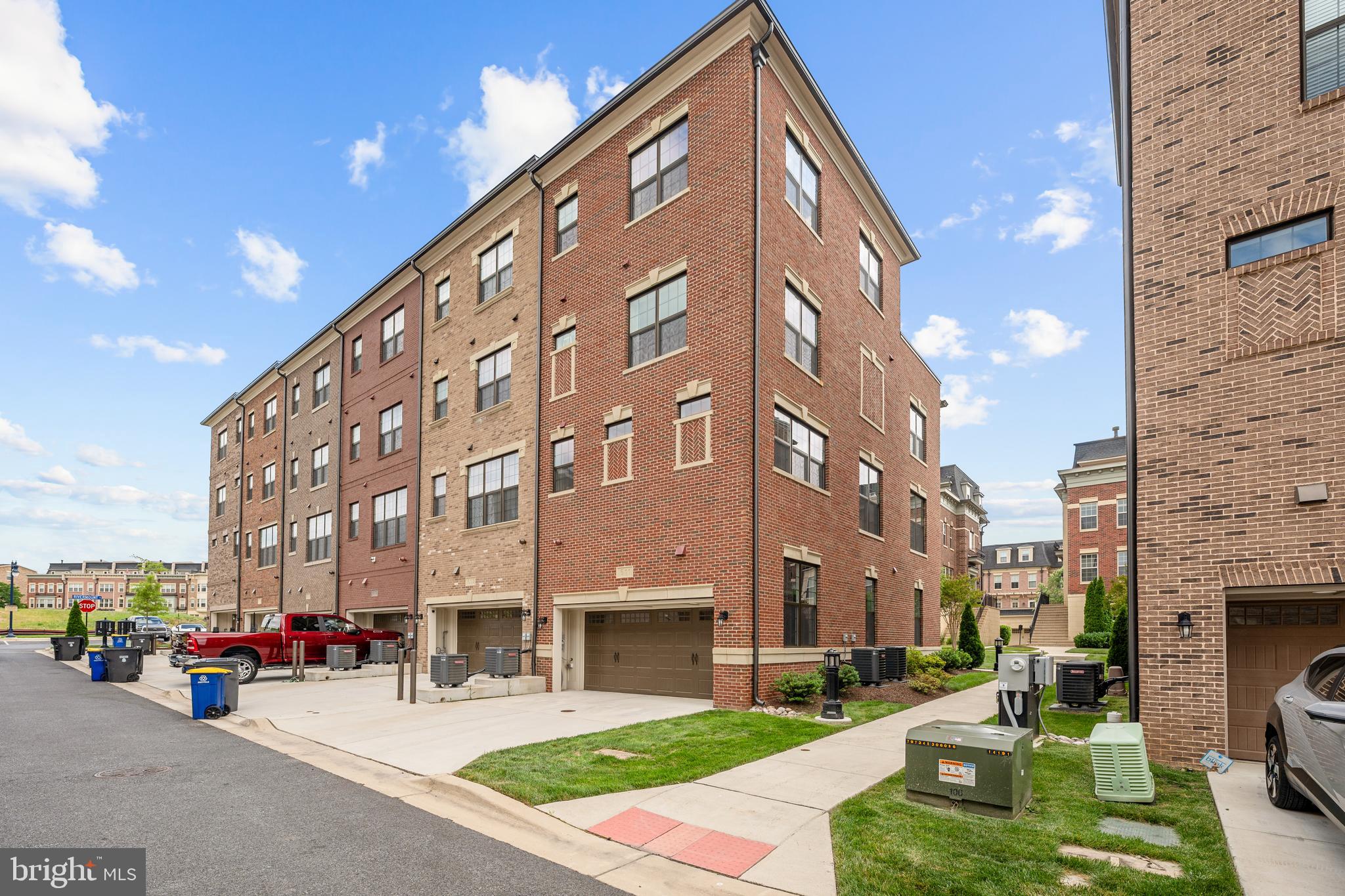 611 SKIFF WAY 621