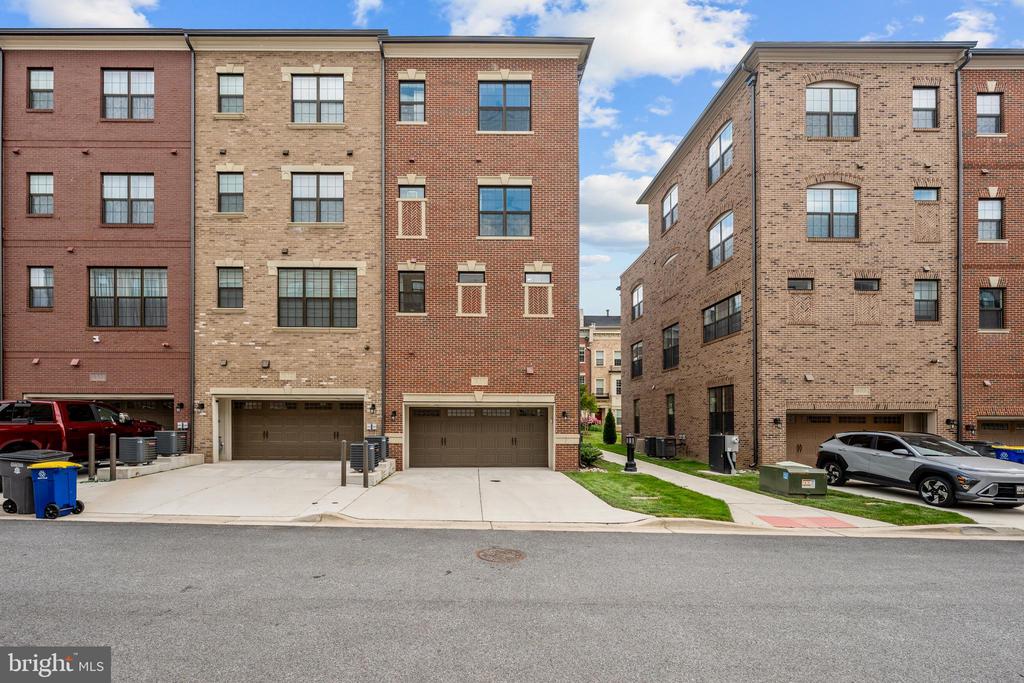 611 SKIFF WAY 621