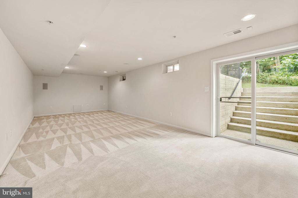 406 BRICKER DRIVE