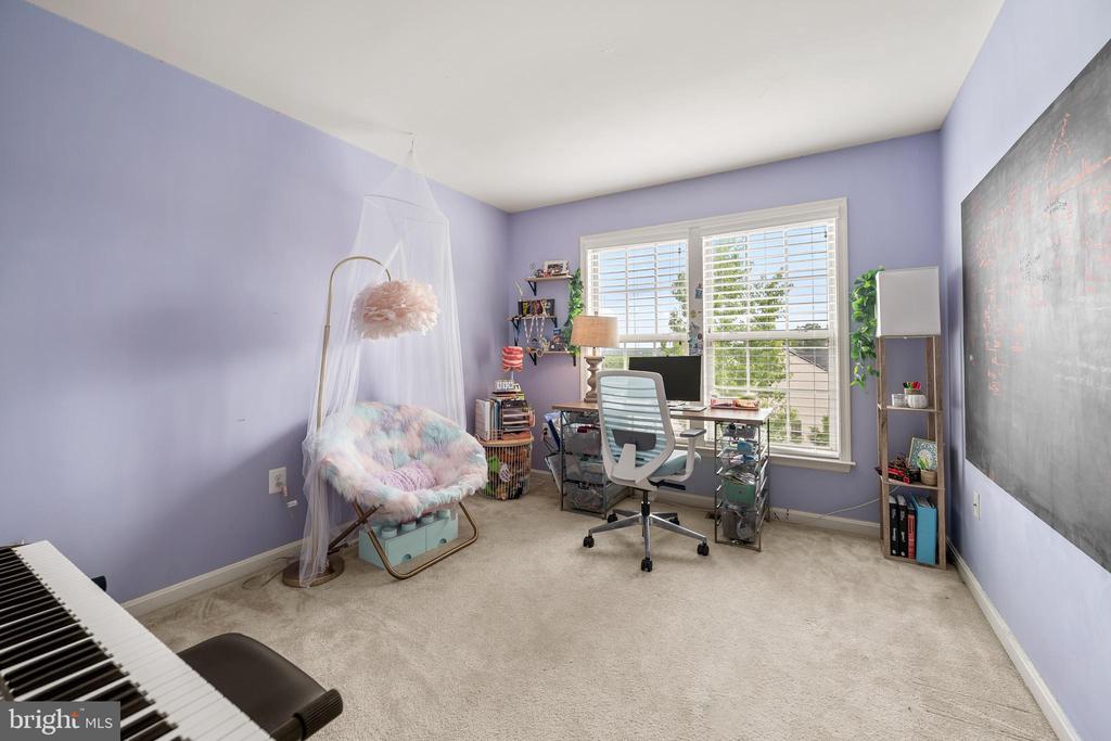 406 BRICKER DRIVE