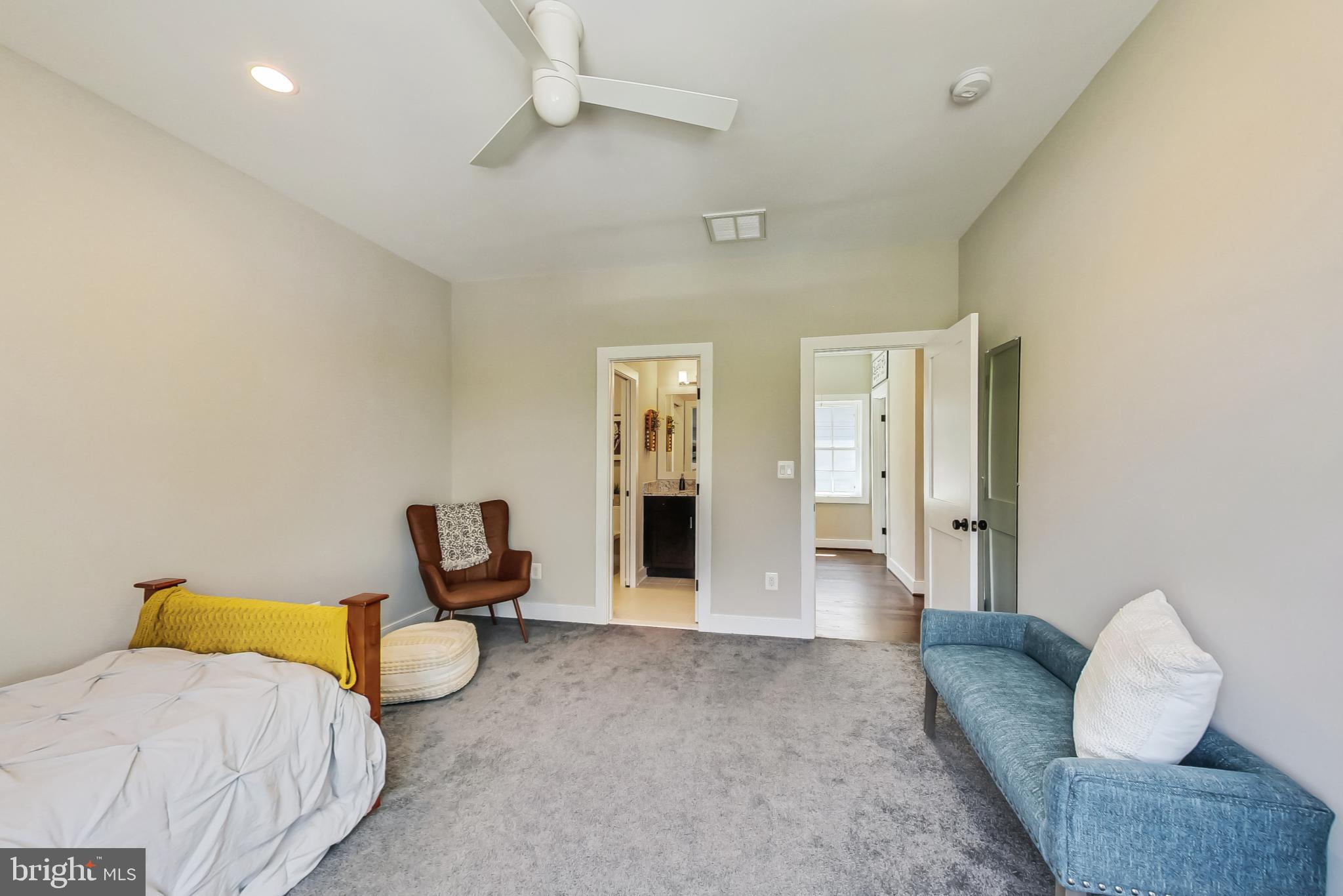 2016 N Madison St