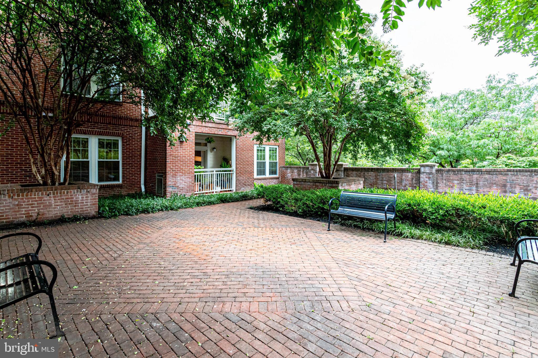 801 S Greenbrier St #413