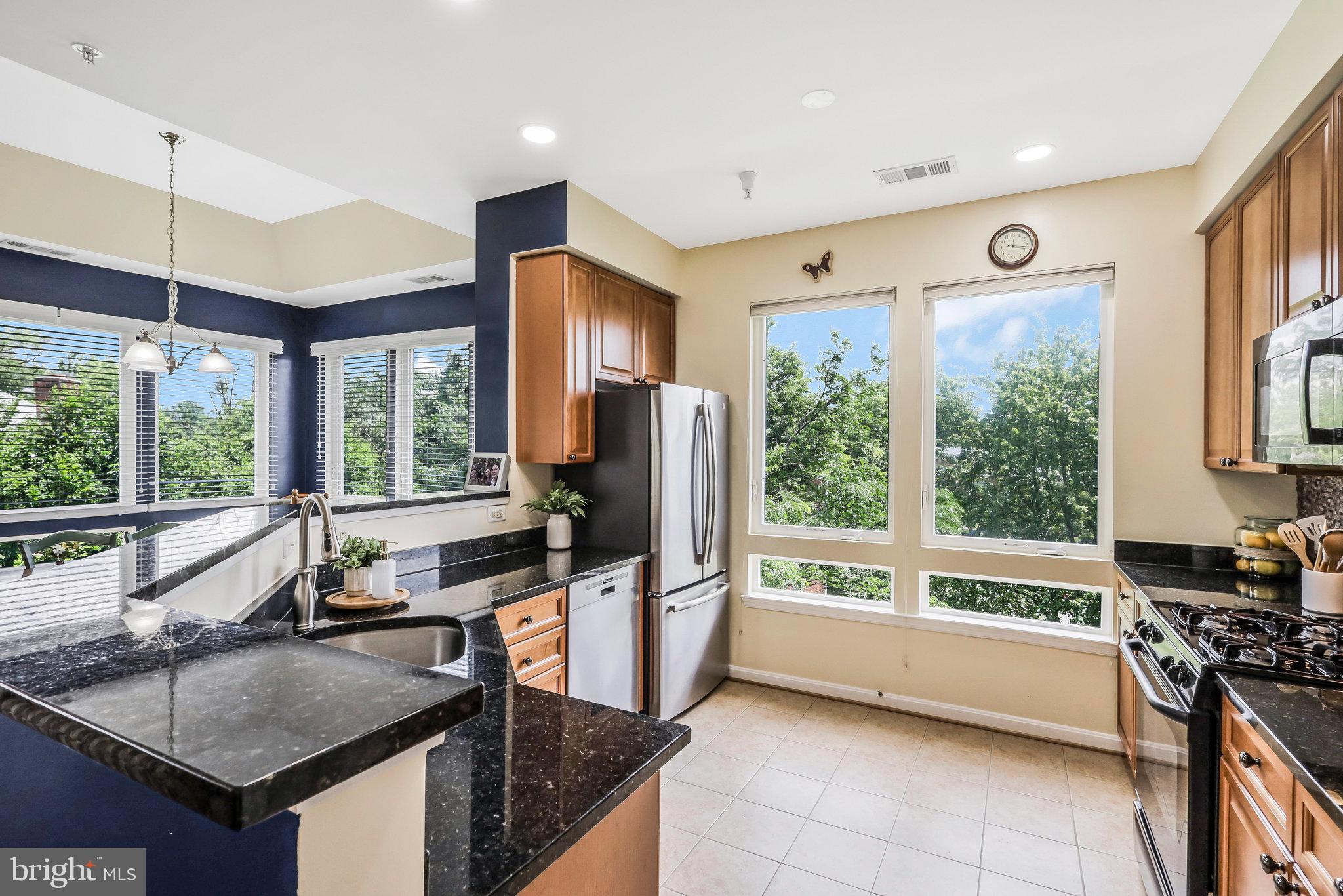 801 S Greenbrier St #413