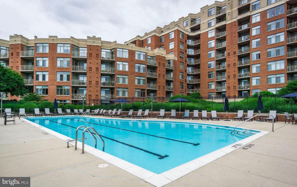 3600 S GLEBE RD #915W