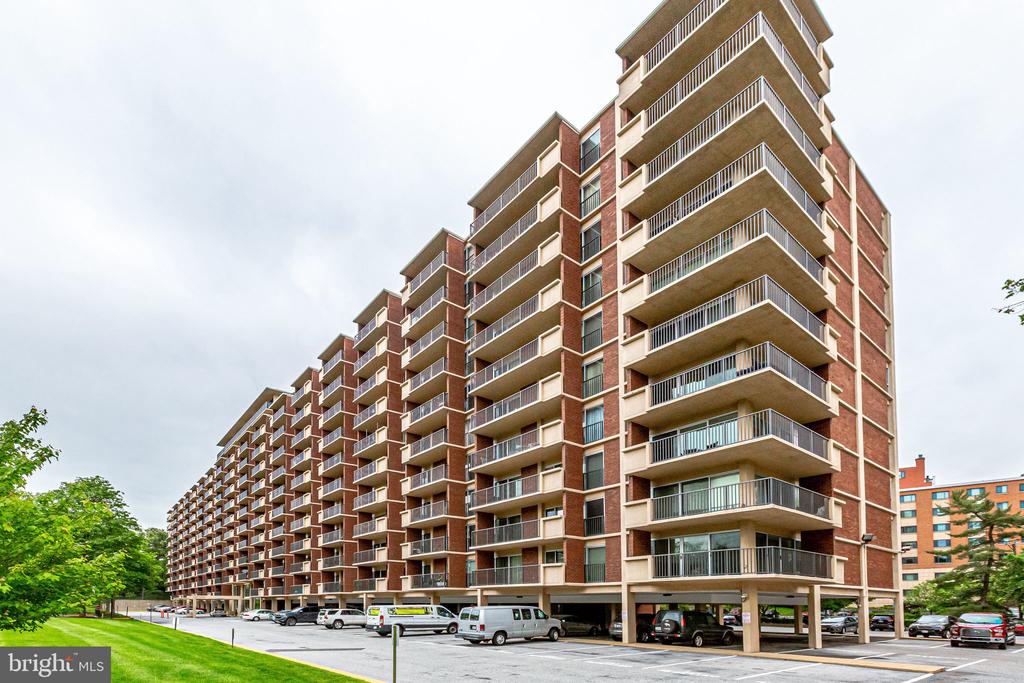 1300 Army Navy Dr S #227