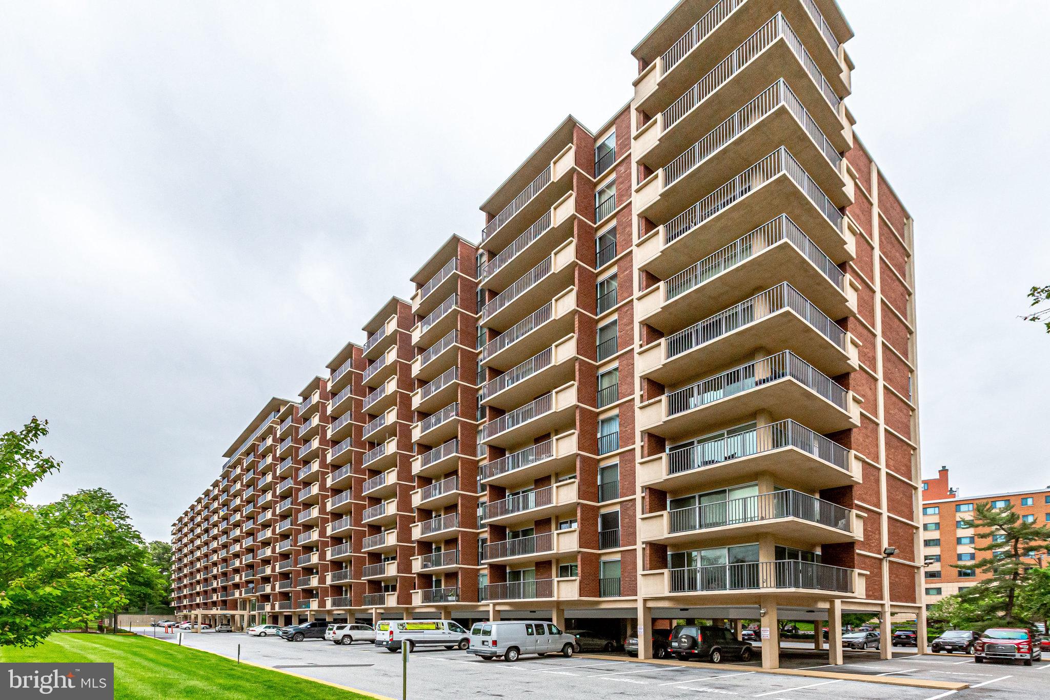1300 Army Navy Dr S #227