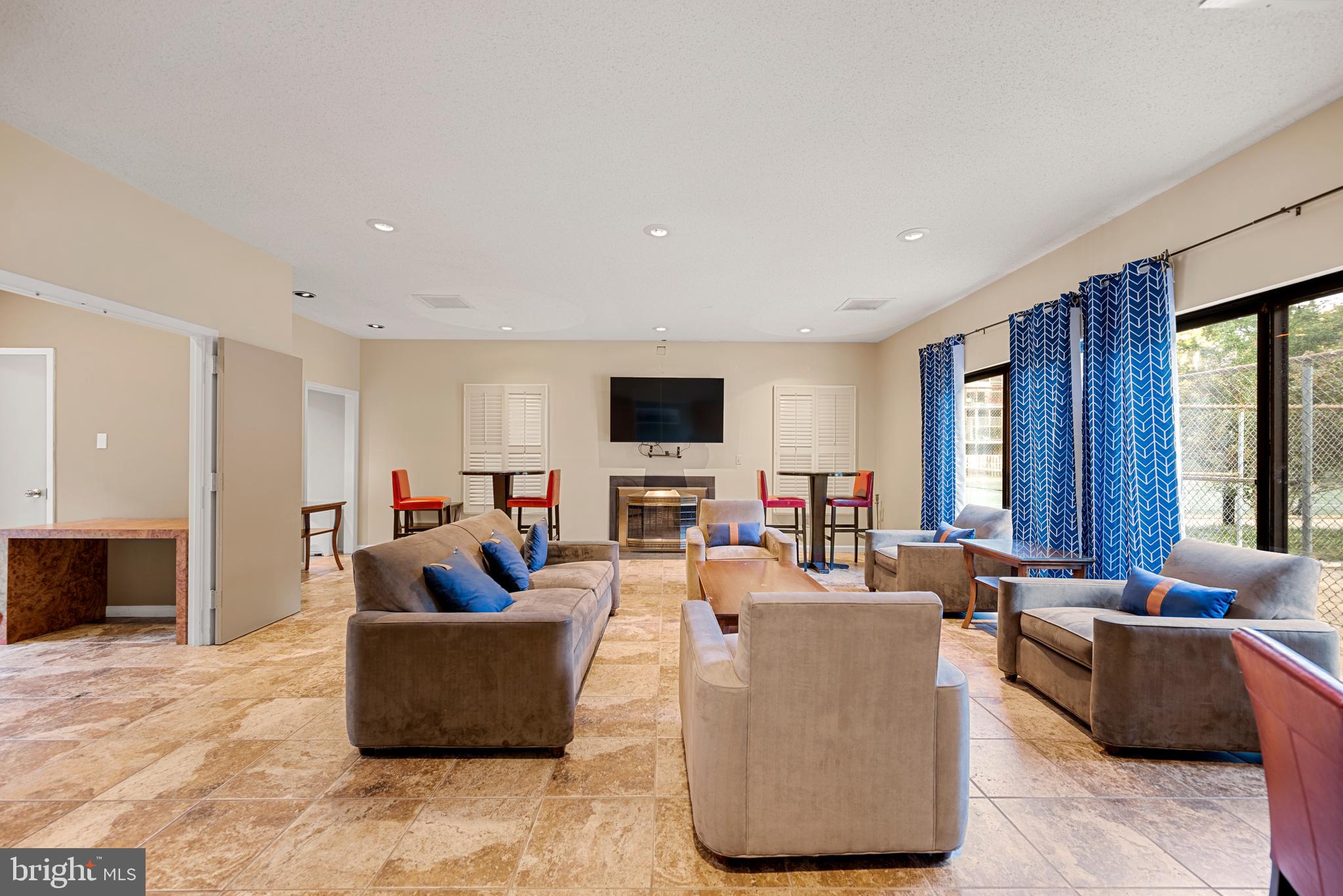 2100 LANGSTON BOULEVARD 112