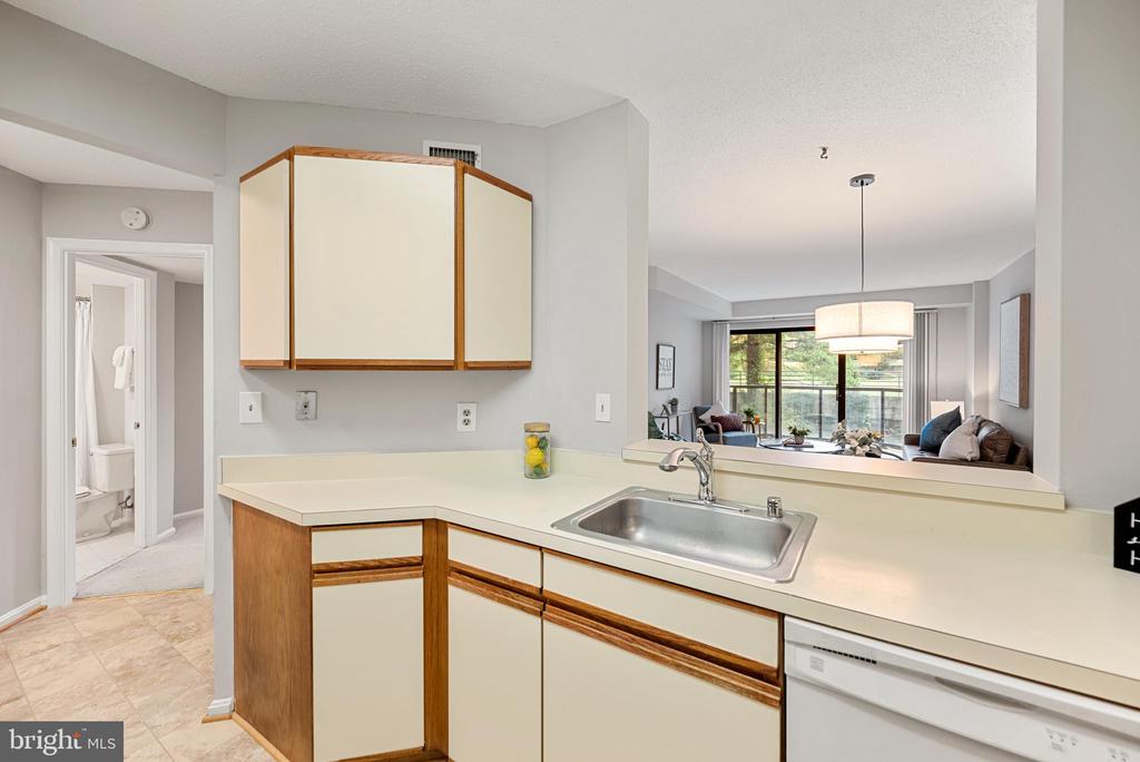 2100 LANGSTON BOULEVARD 112