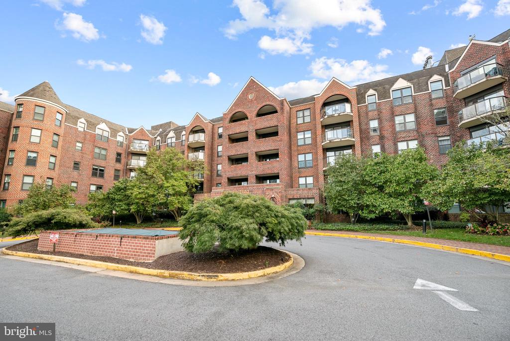2100 LANGSTON BOULEVARD 112