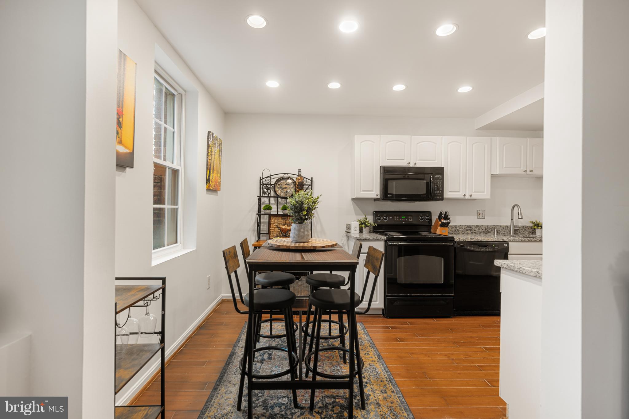 1913 N RHODES STREET N 15