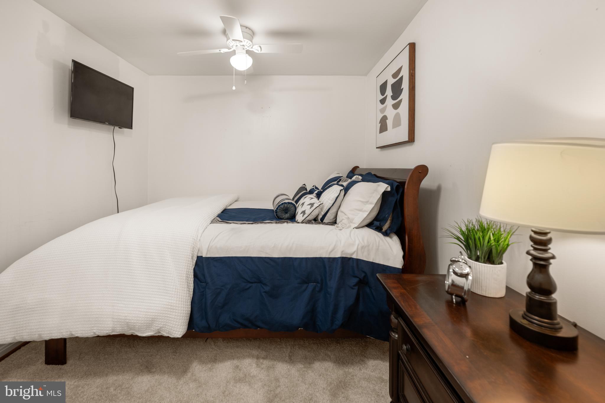 1913 N RHODES STREET N 15