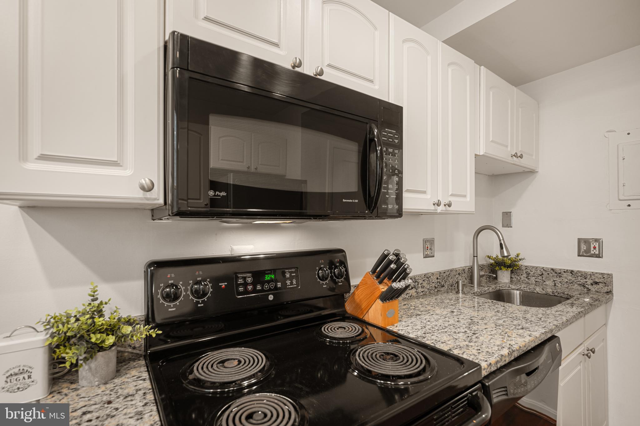 1913 N RHODES STREET N 15