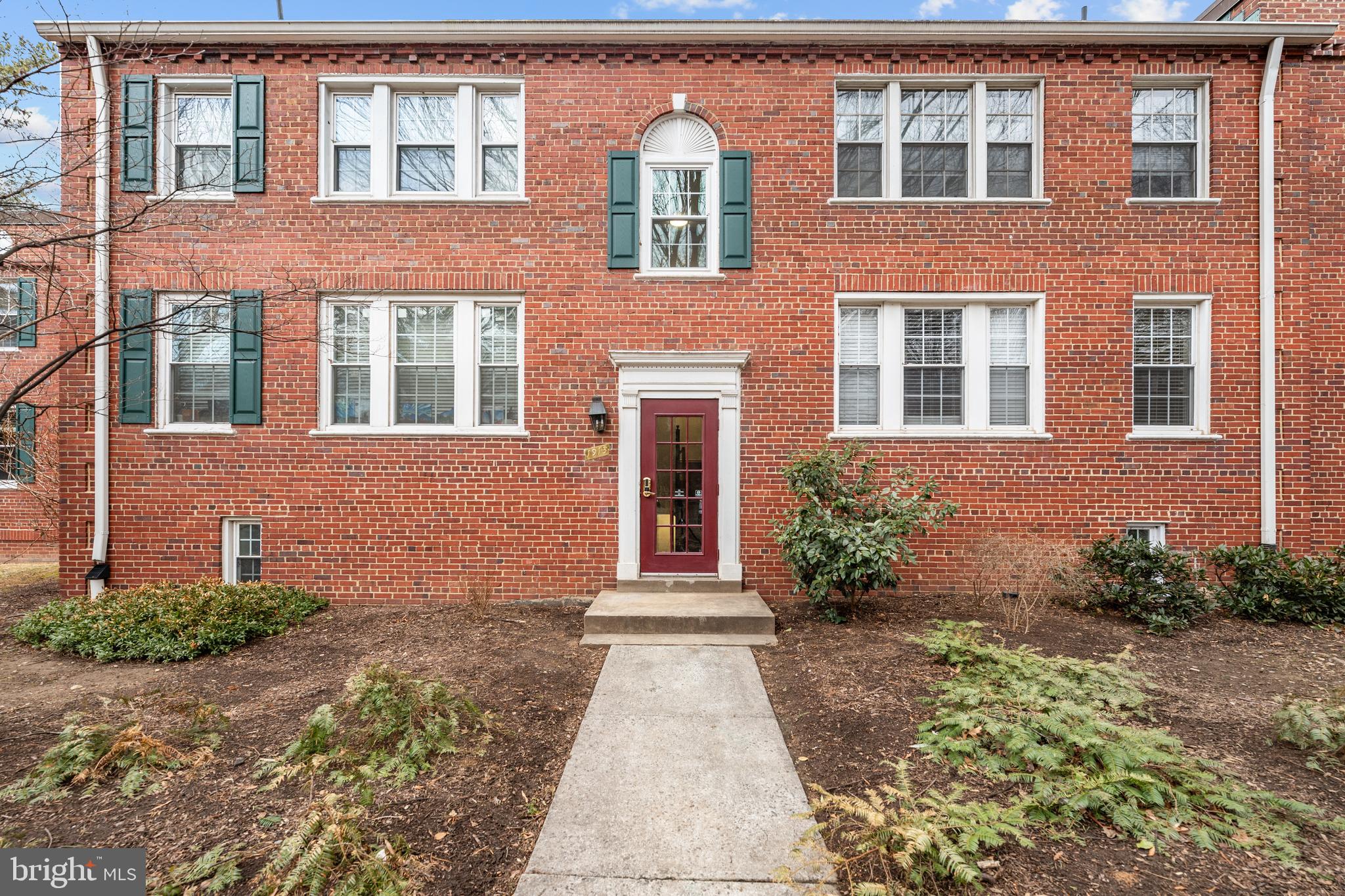 1913 N RHODES STREET N 15