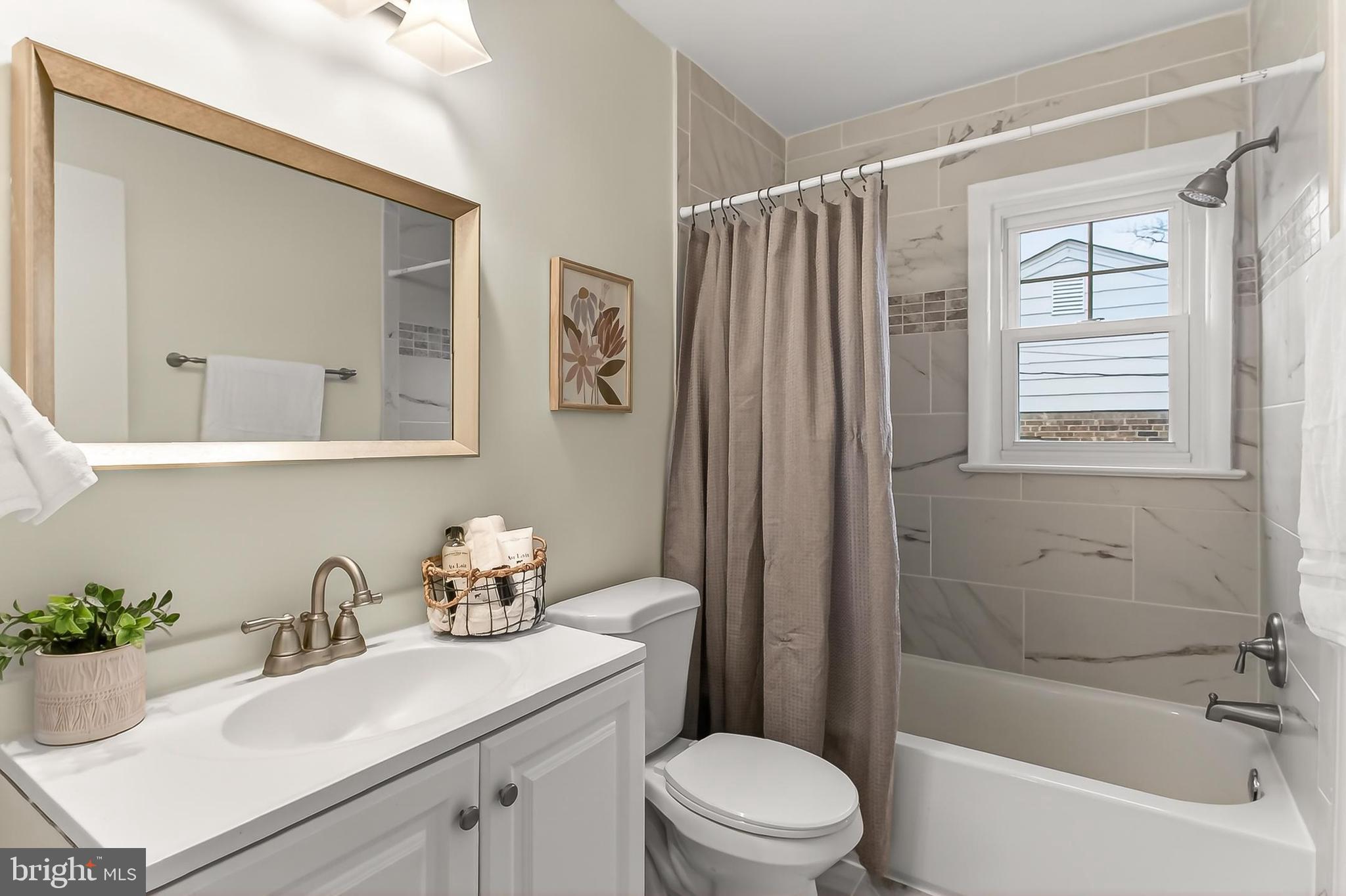 400 N MADISON STREET