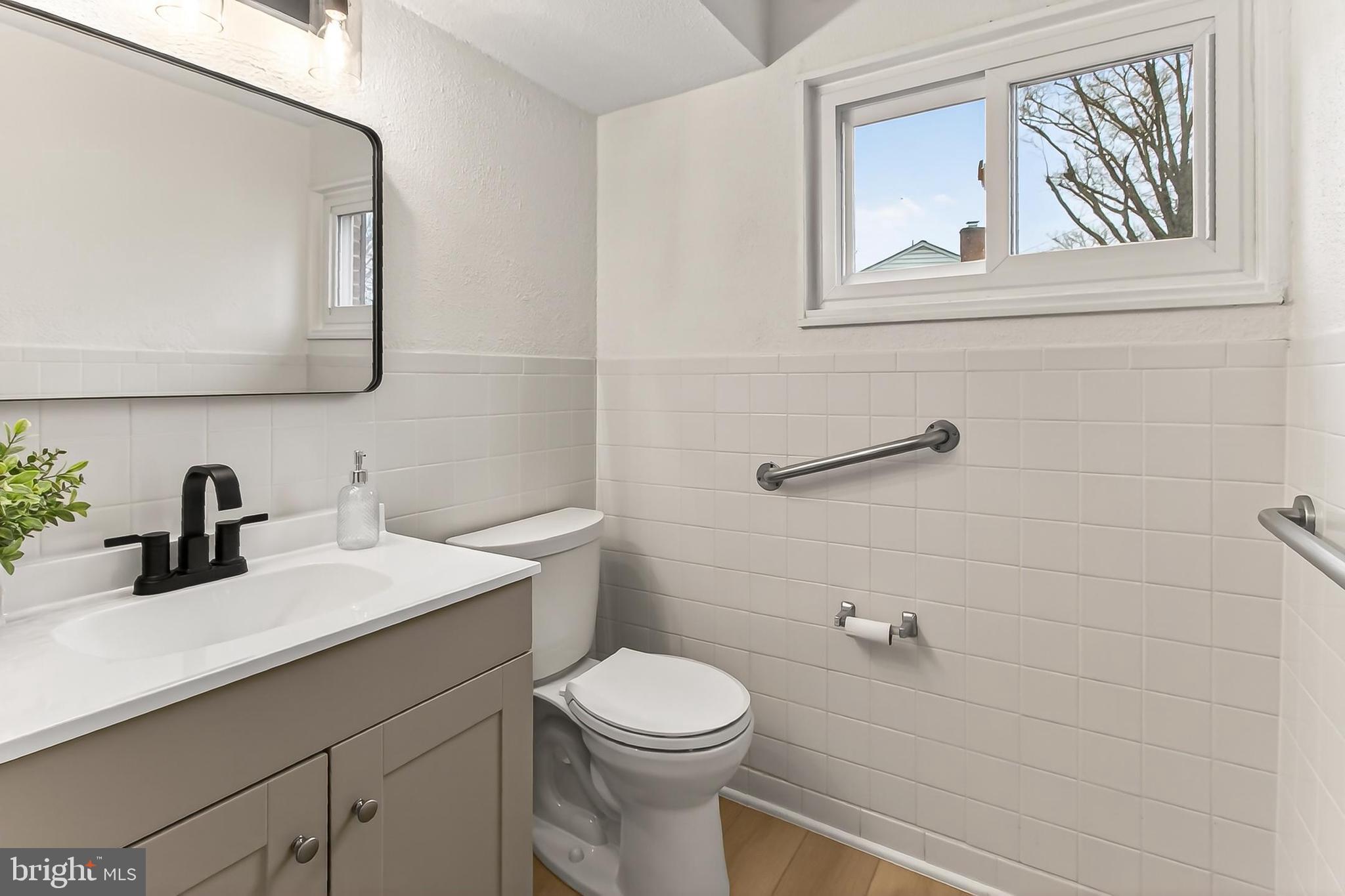 400 N MADISON STREET