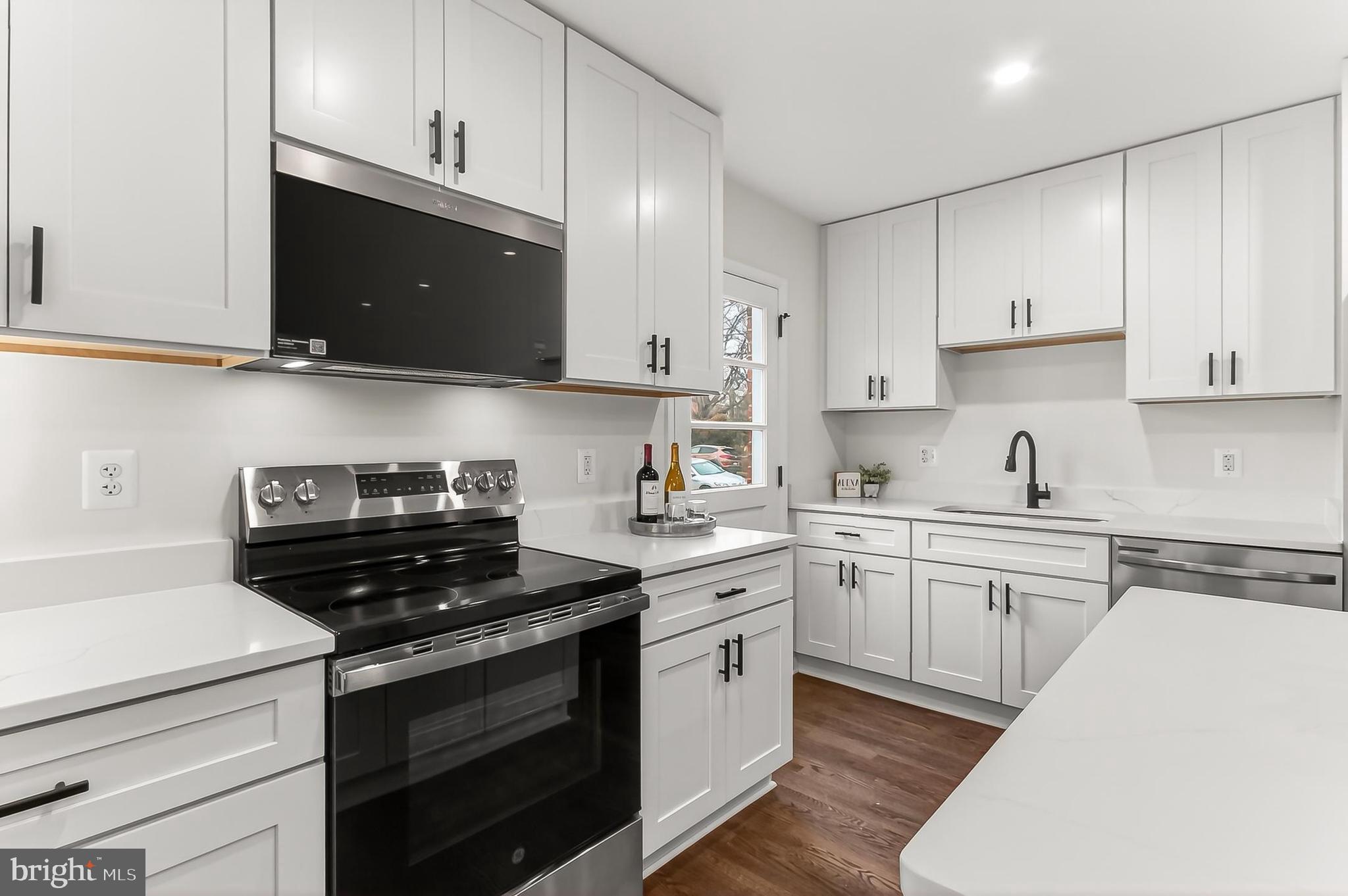 400 N MADISON STREET