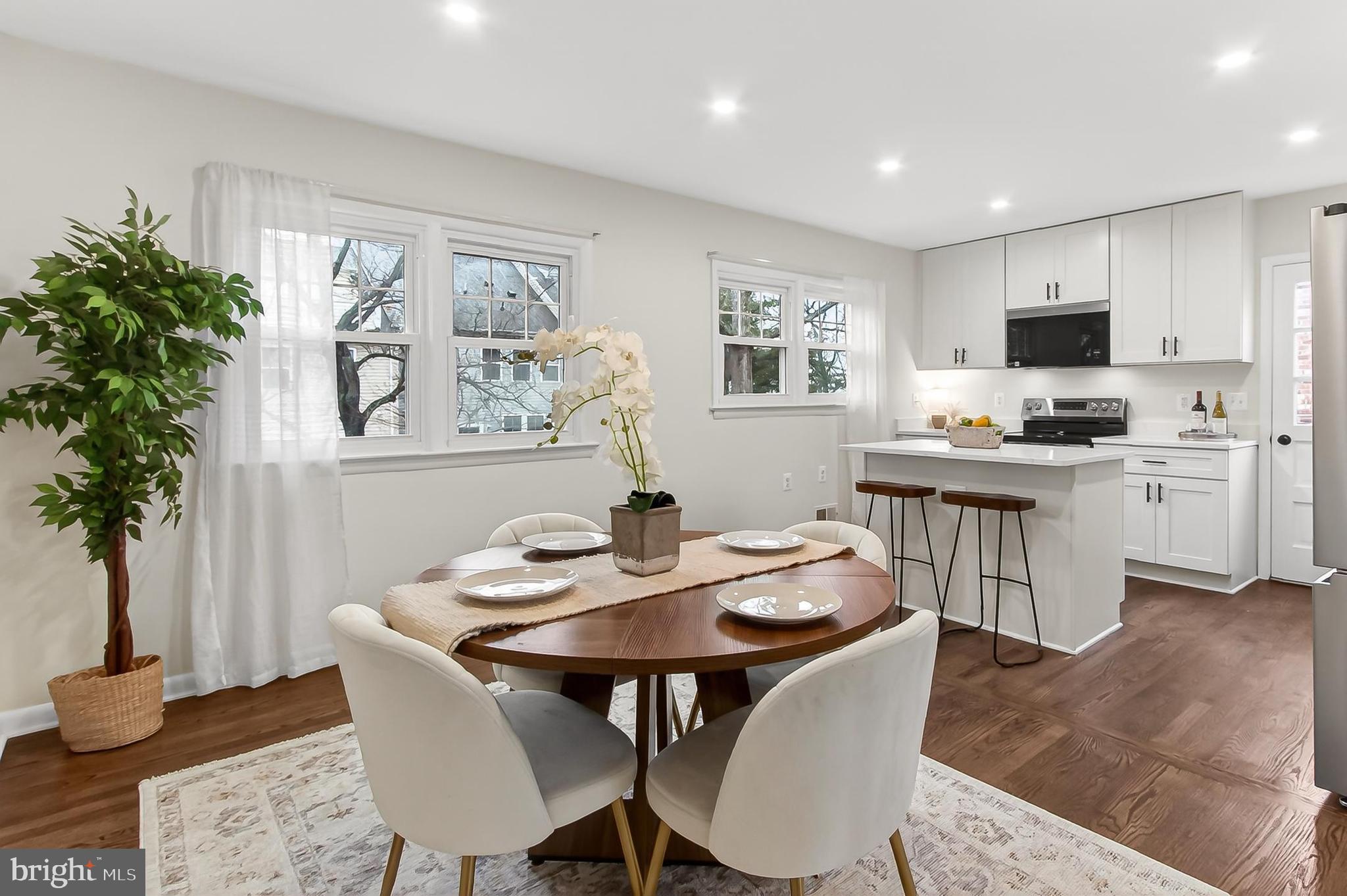 400 N MADISON STREET