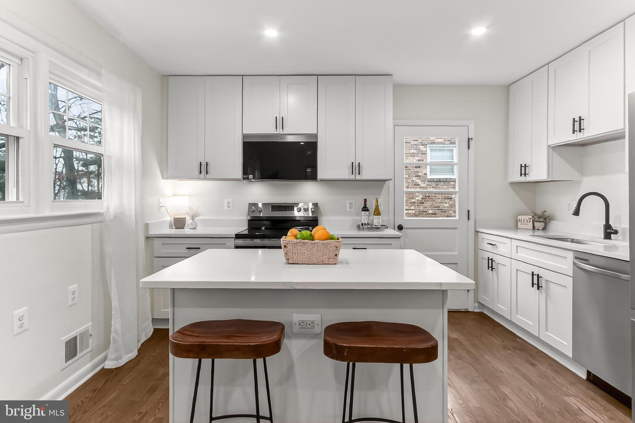 400 N MADISON STREET