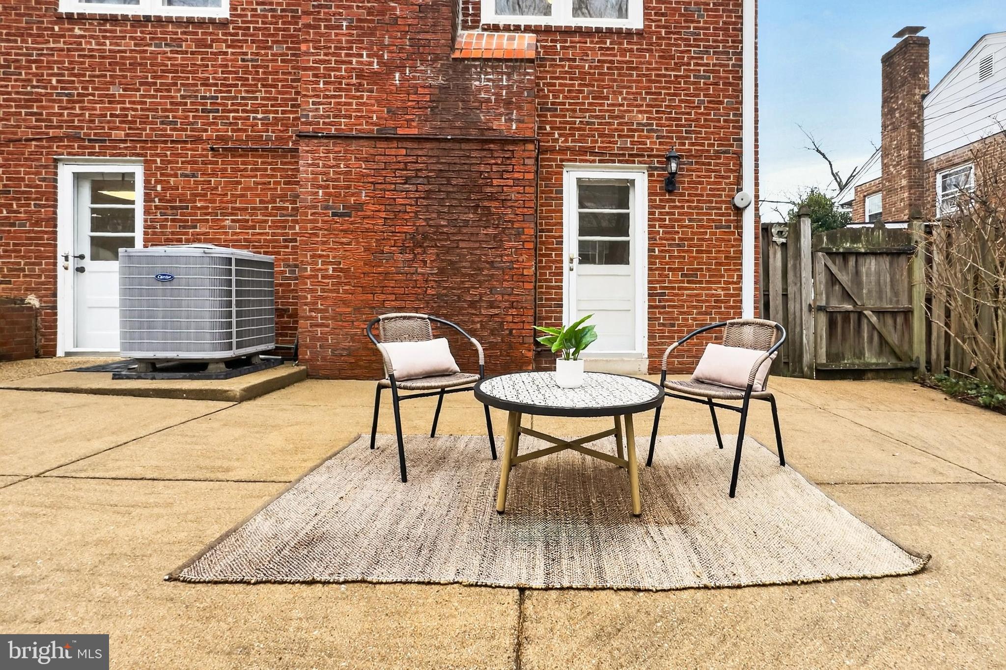 400 N MADISON STREET