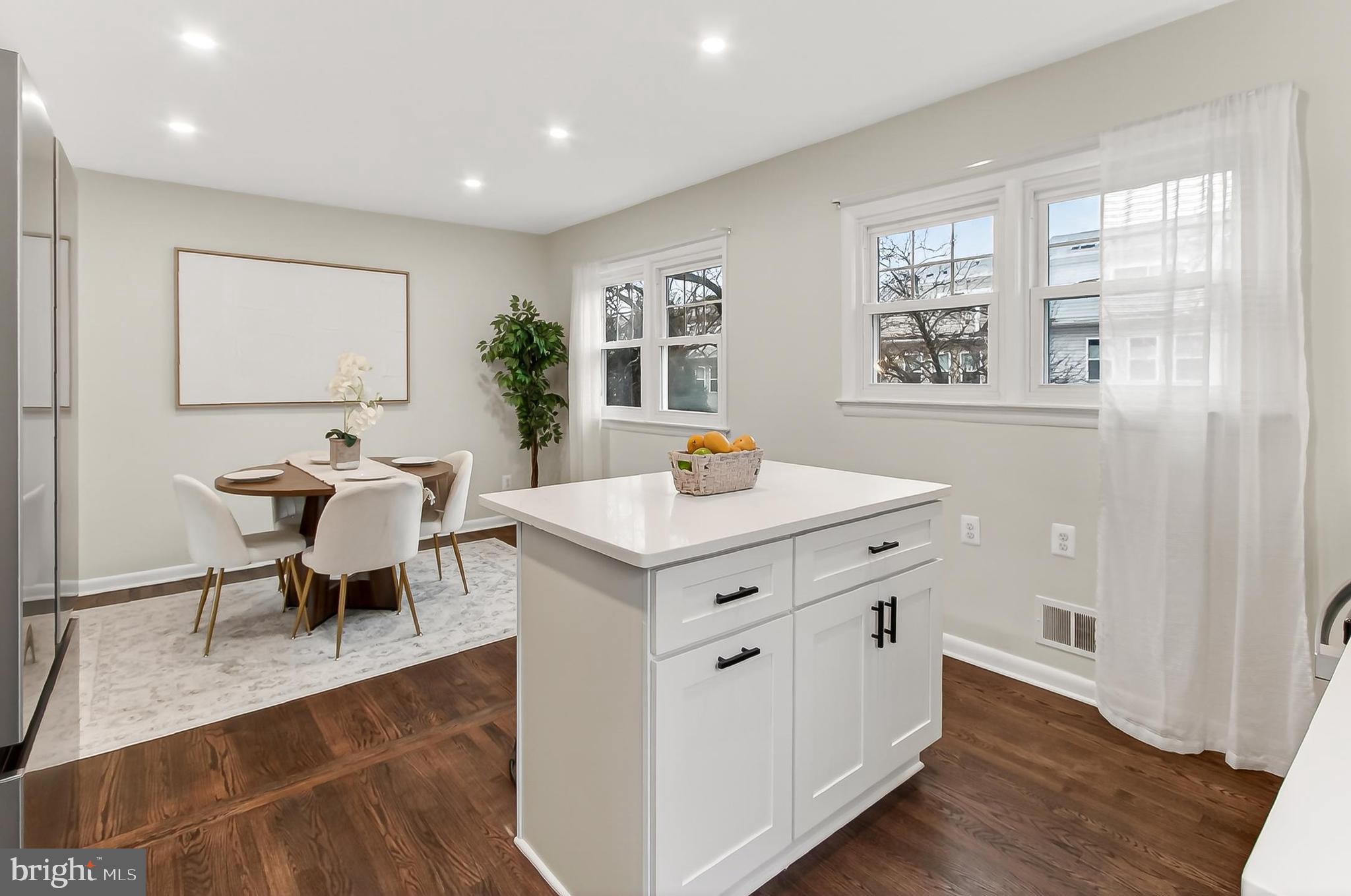 400 N MADISON STREET