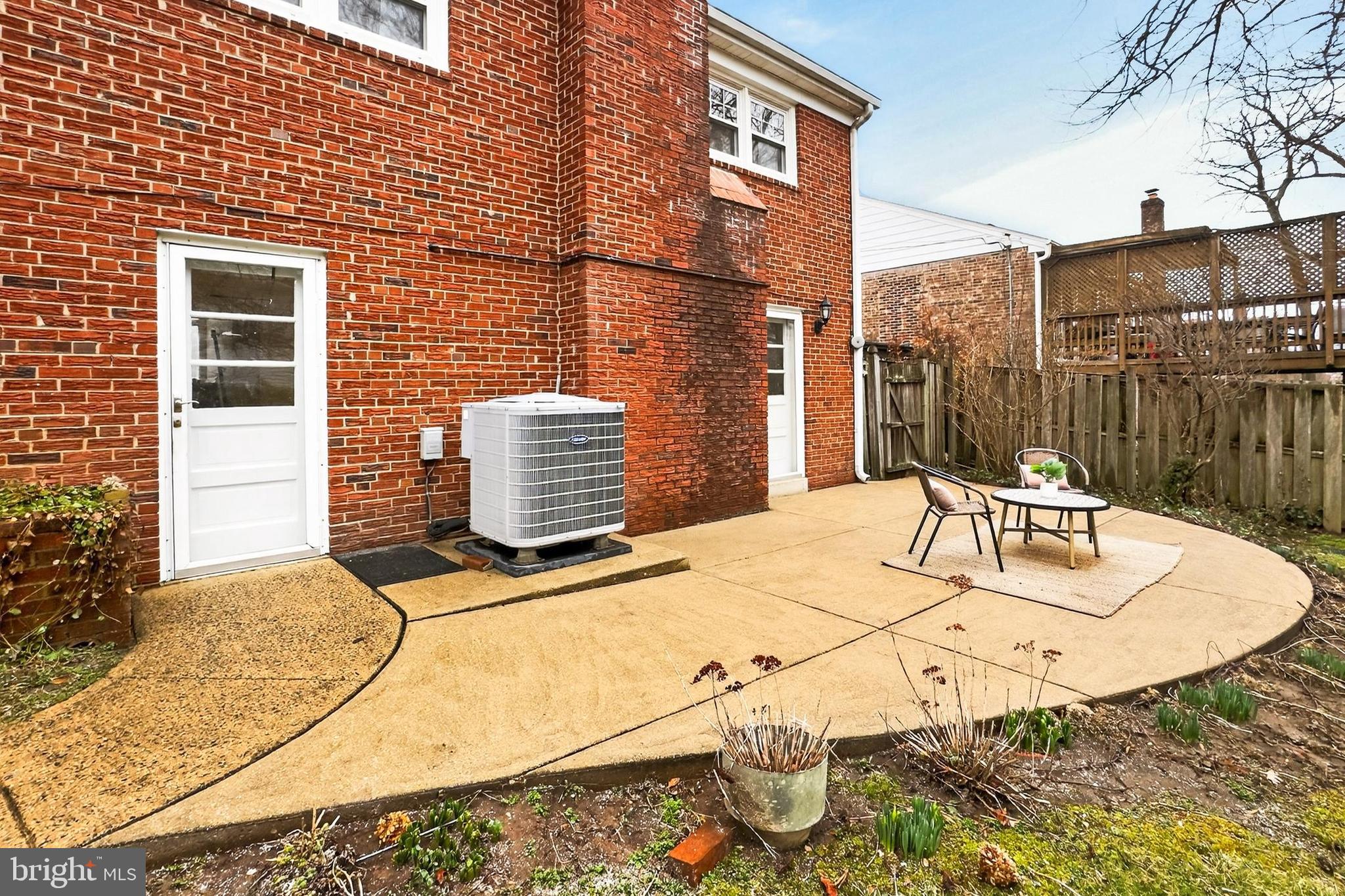 400 N MADISON STREET