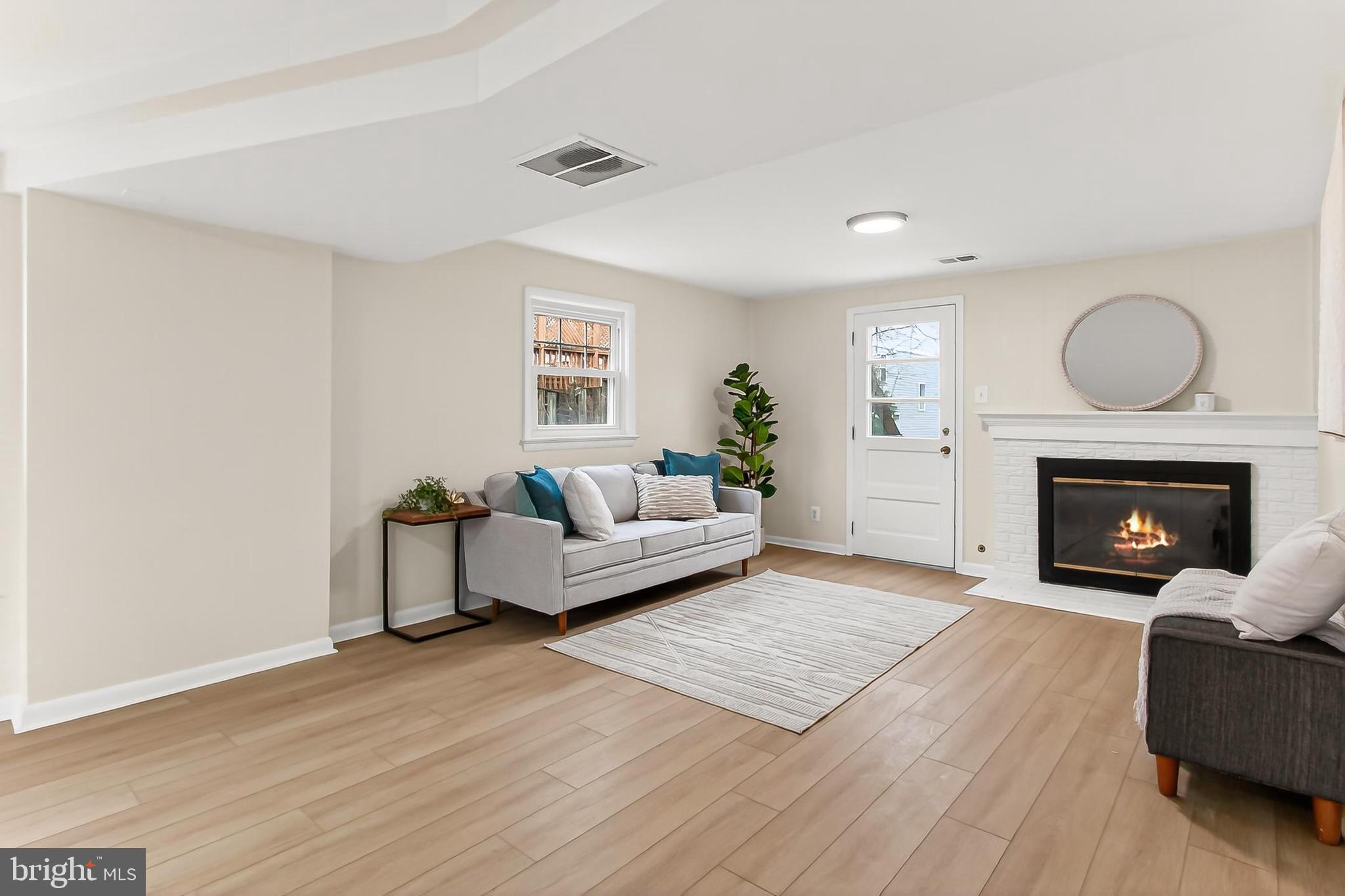 400 N MADISON STREET