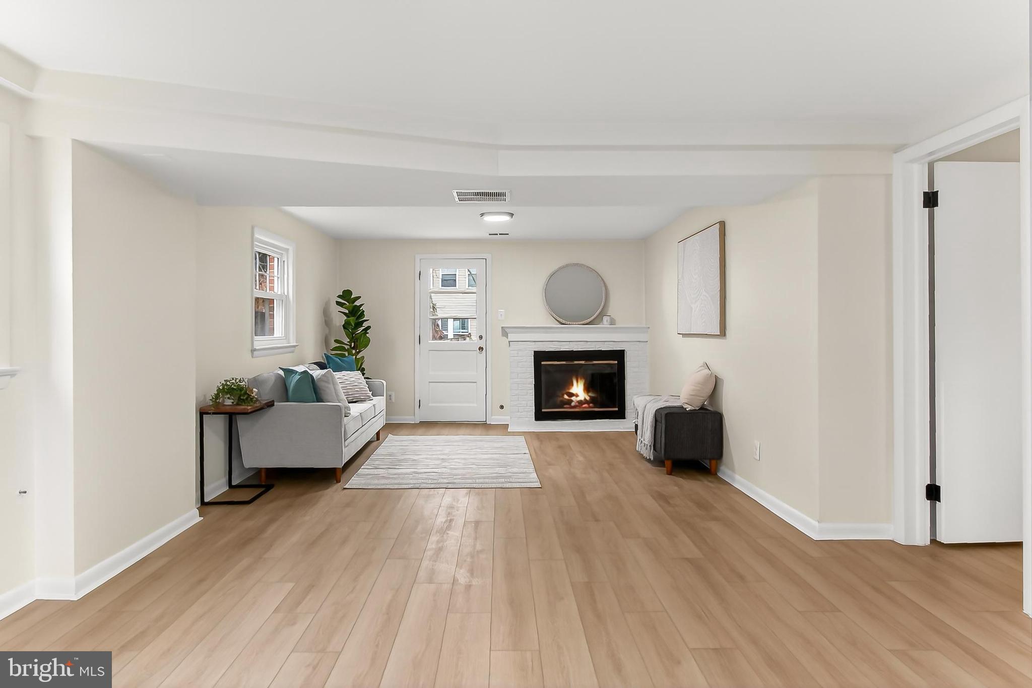 400 N MADISON STREET