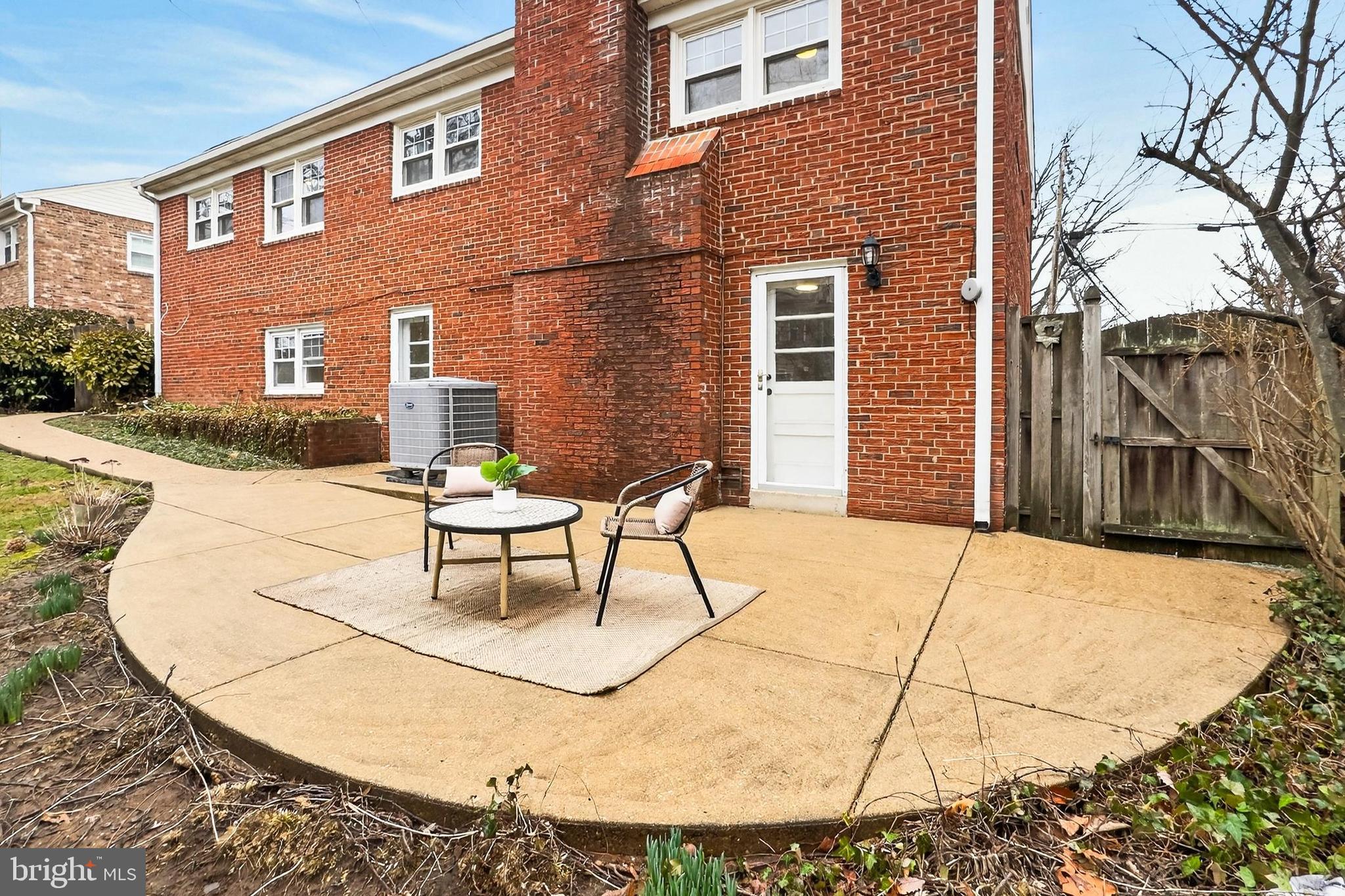 400 N MADISON STREET