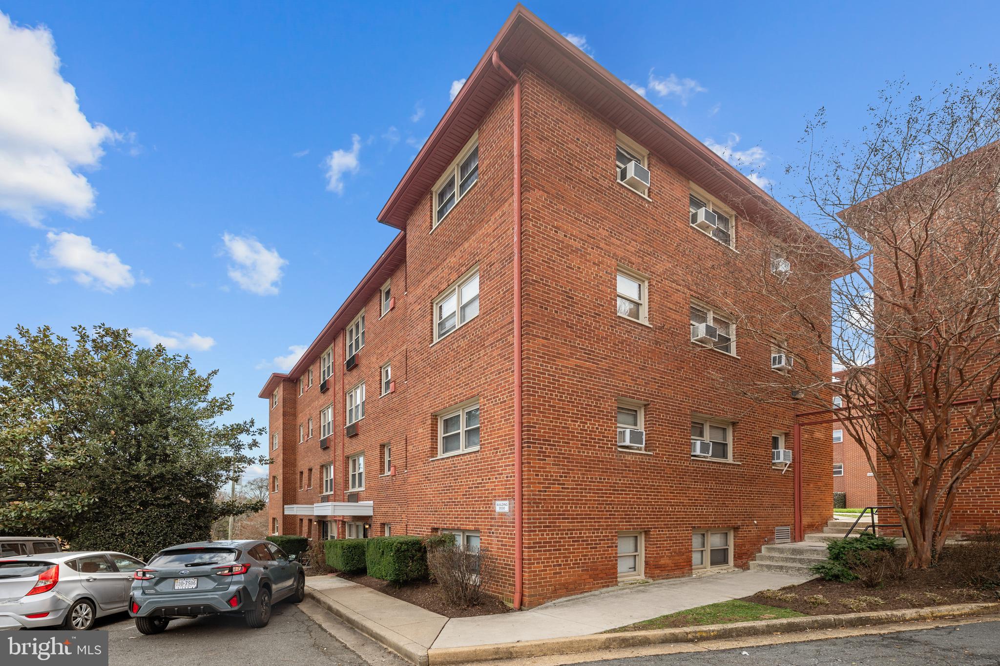 2030 N WOODROW STREET 1