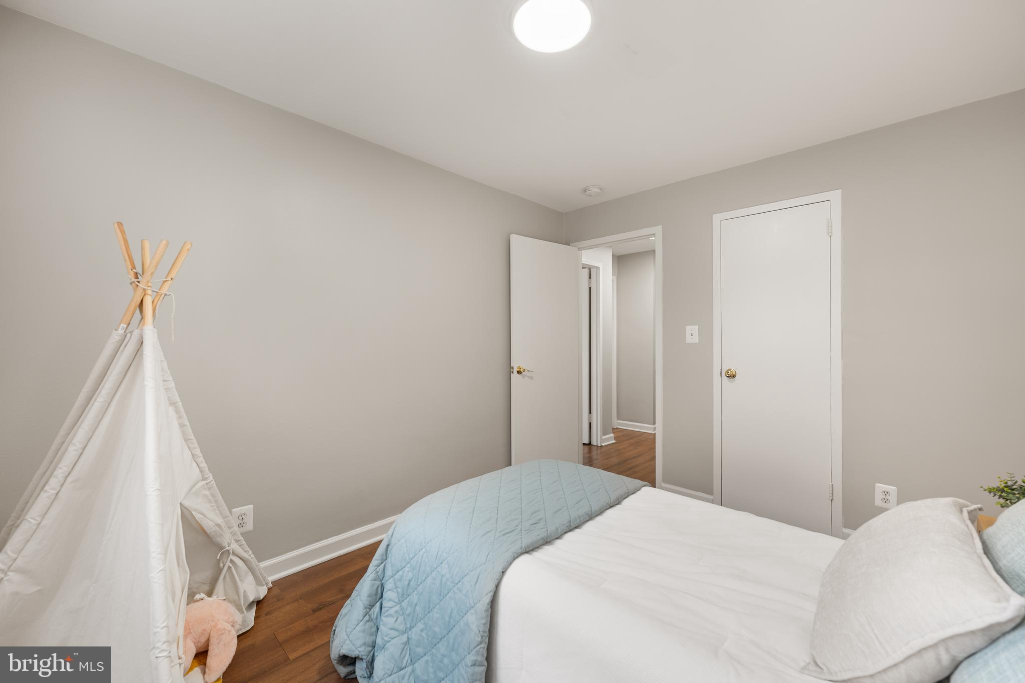 2030 N WOODROW STREET 1