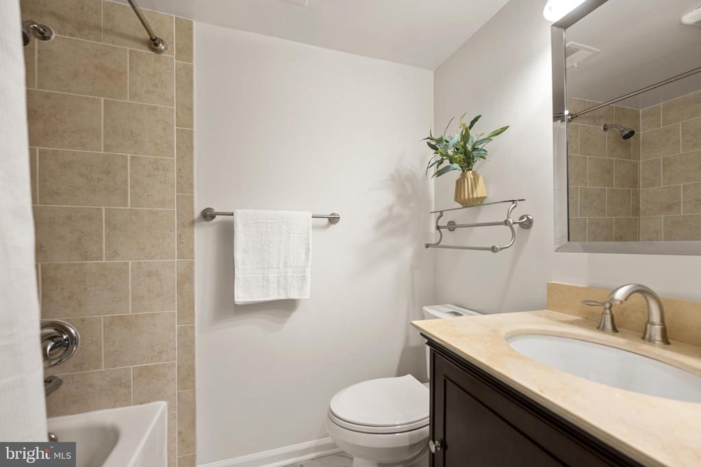 2811 S WOODROW STREET Unit: B