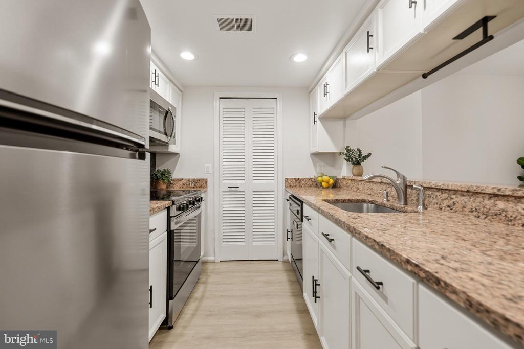 2811 S WOODROW STREET Unit: B